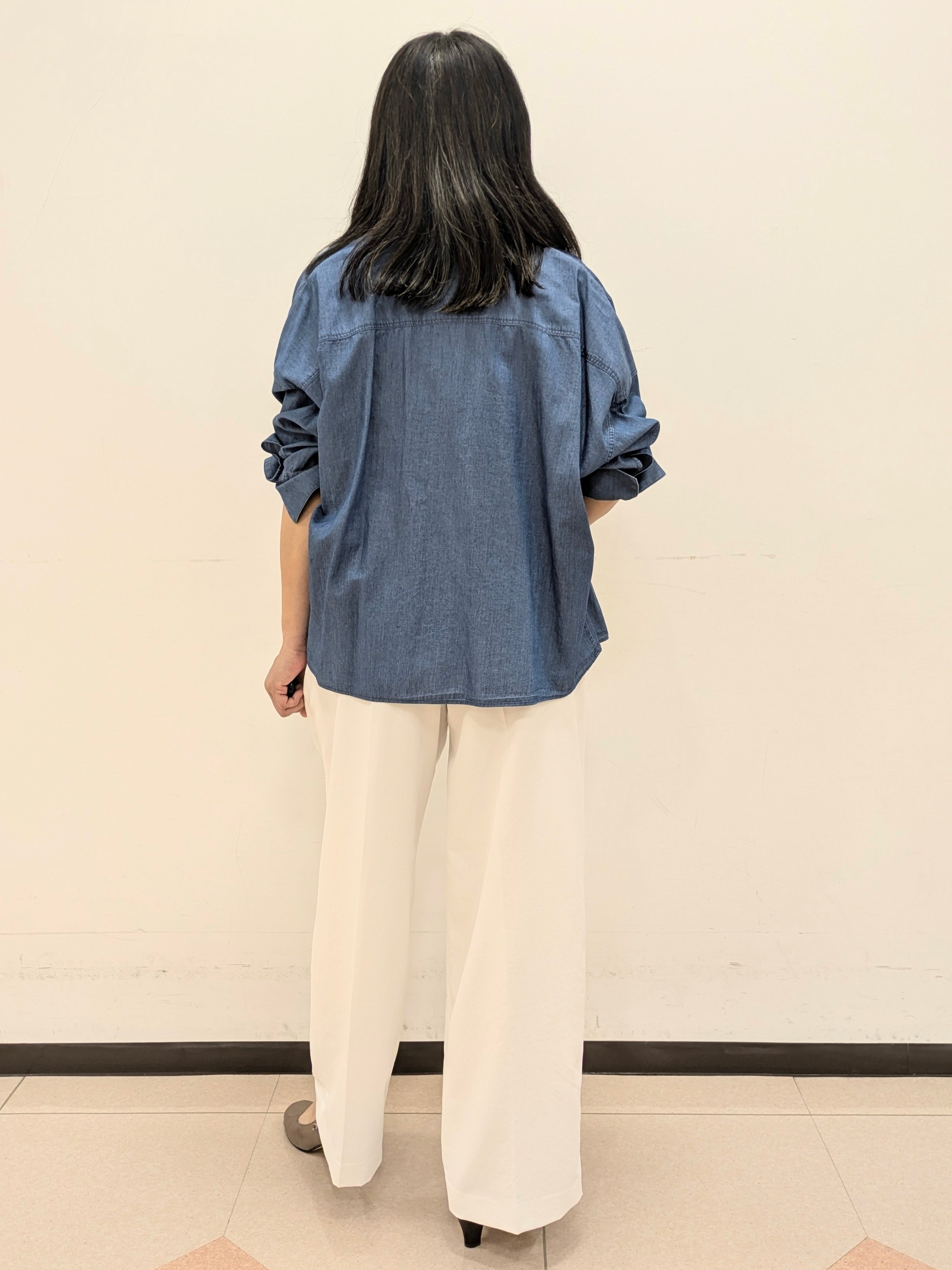 ともさんの「UNTITLED｜◆【コットン100%/洗える】エアリーデニムシャツ」を使ったコーディネート