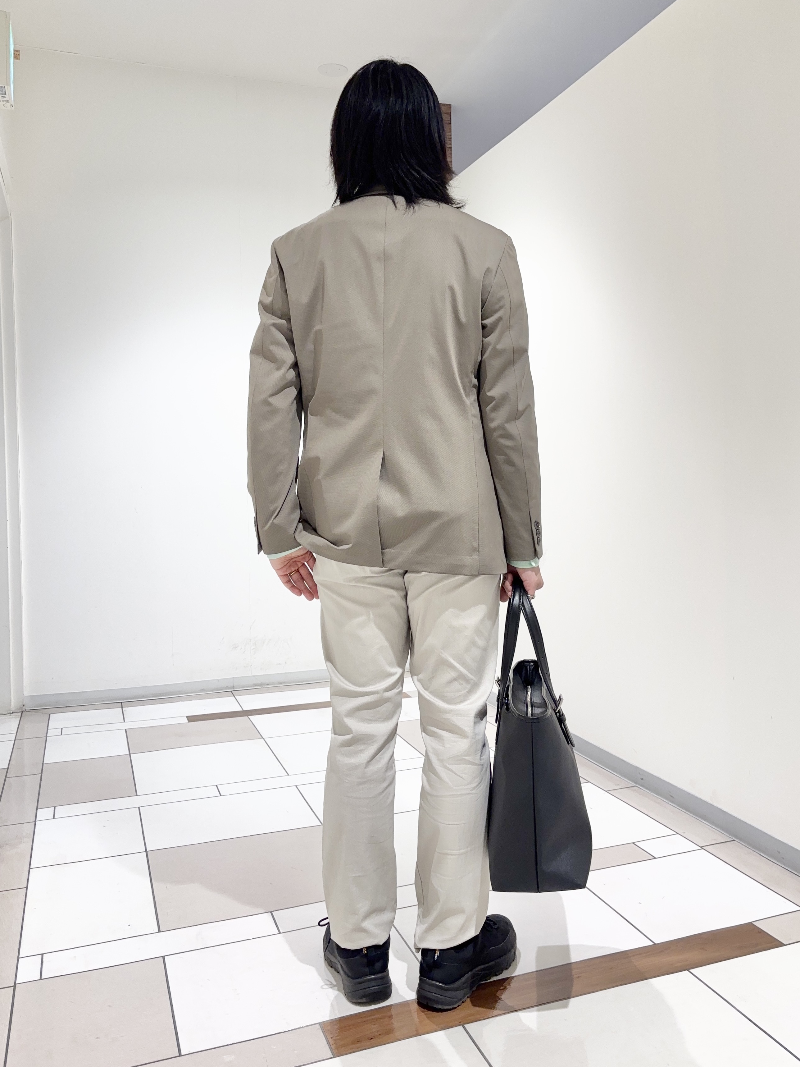 及川さんの「TAKEO KIKUCHI｜【360&deg;ストレッチ／軽量】None Of Stress ライト ジャケット（セットアップ対応）」を使ったコーディネート