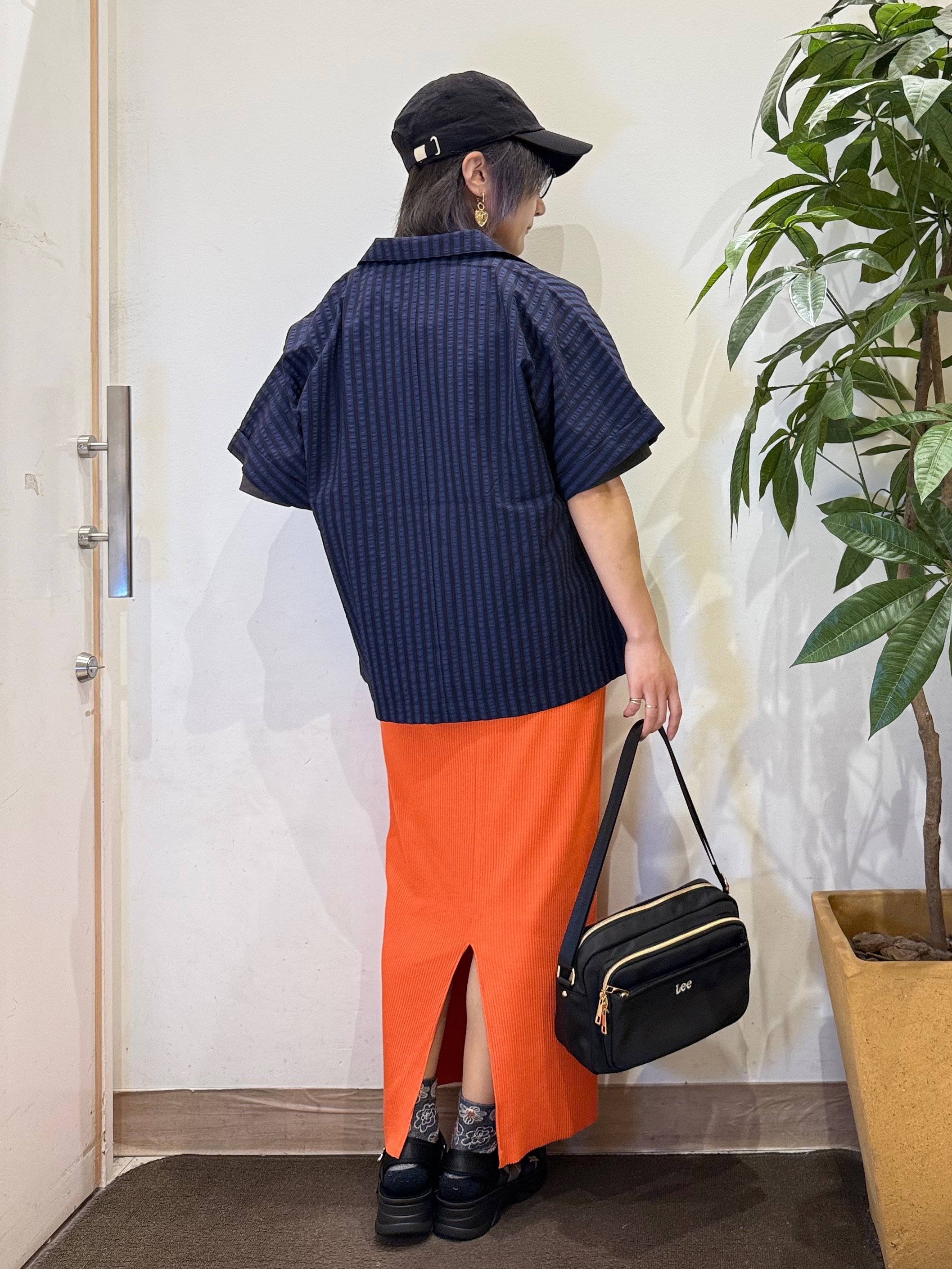 misakiさんの「SHOO･LA･RUE｜【S-LL/吸水速乾/セットアップ可】羽織るだけで主役になる サッカーストライプシャツジャケット」を使ったコーディネート