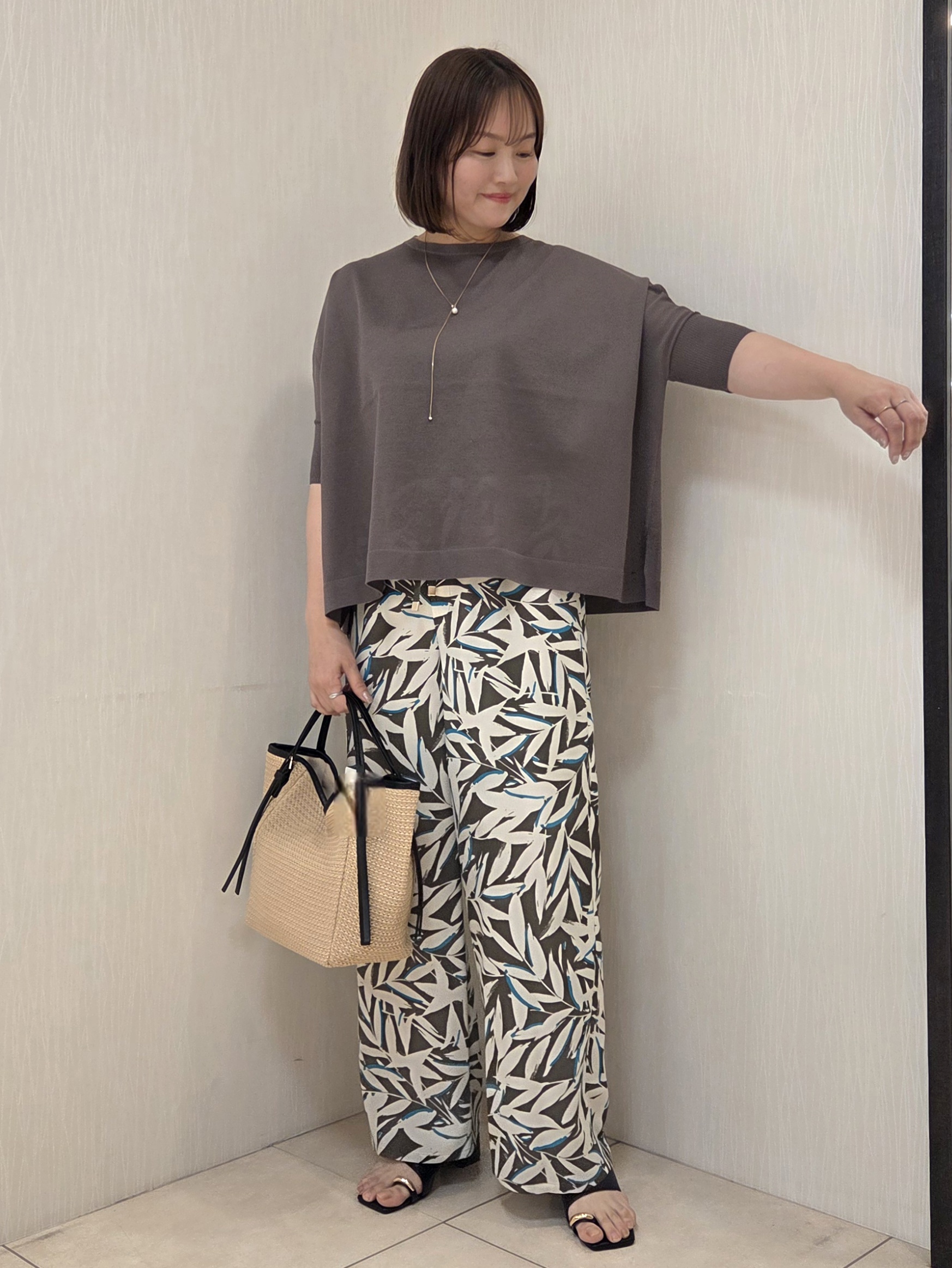 naokoさんの「UNTITLED｜【ウエストゴム/ワイド】ボタニカルリーフパンツ」を使ったコーディネート
