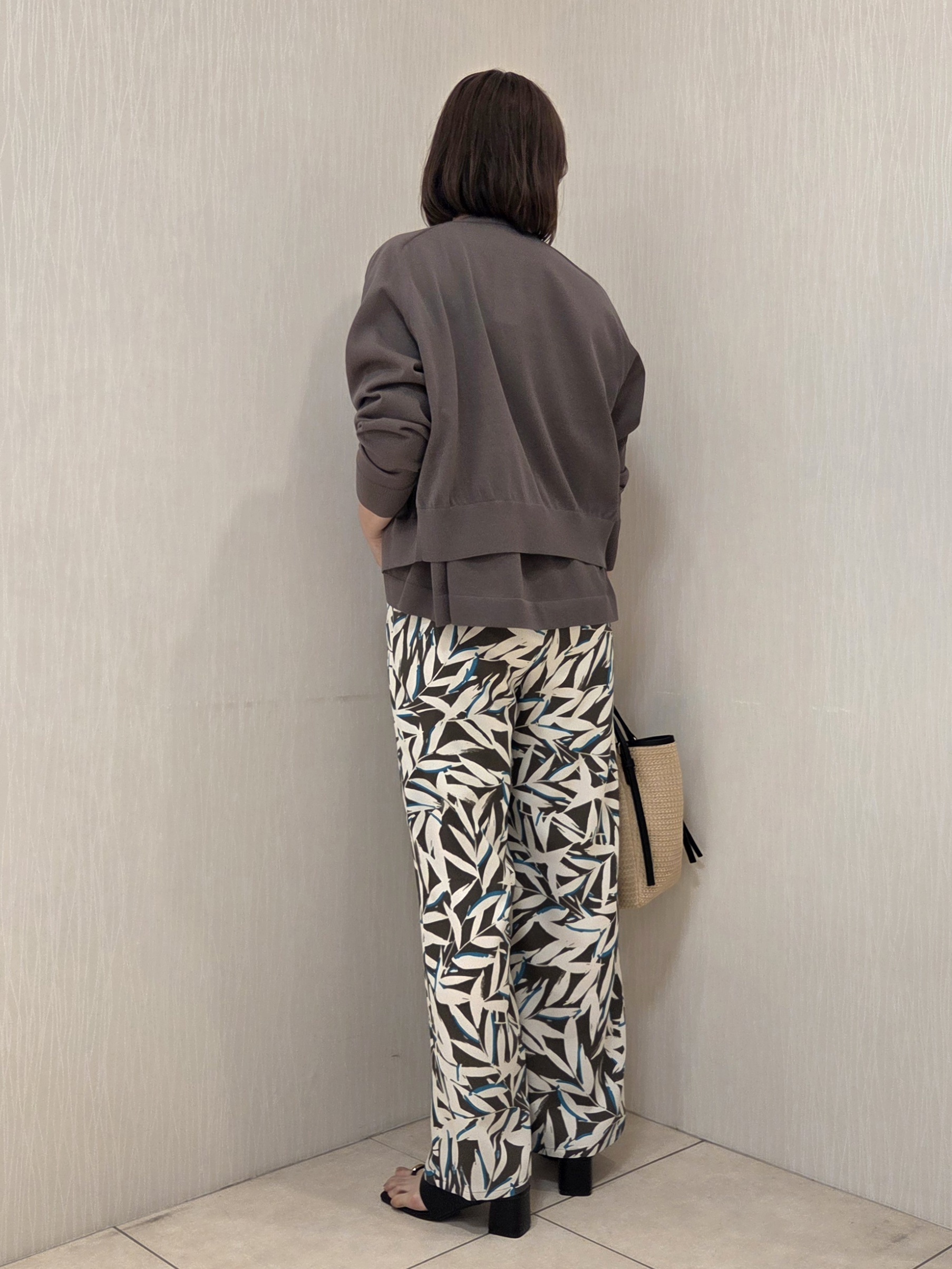 naokoさんの「UNTITLED｜【ウエストゴム/ワイド】ボタニカルリーフパンツ」を使ったコーディネート