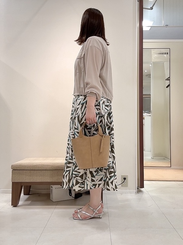 YUIさんの「UNTITLED｜【リラクシー/着映え】ボタニカルリーフワンピース」を使ったコーディネート