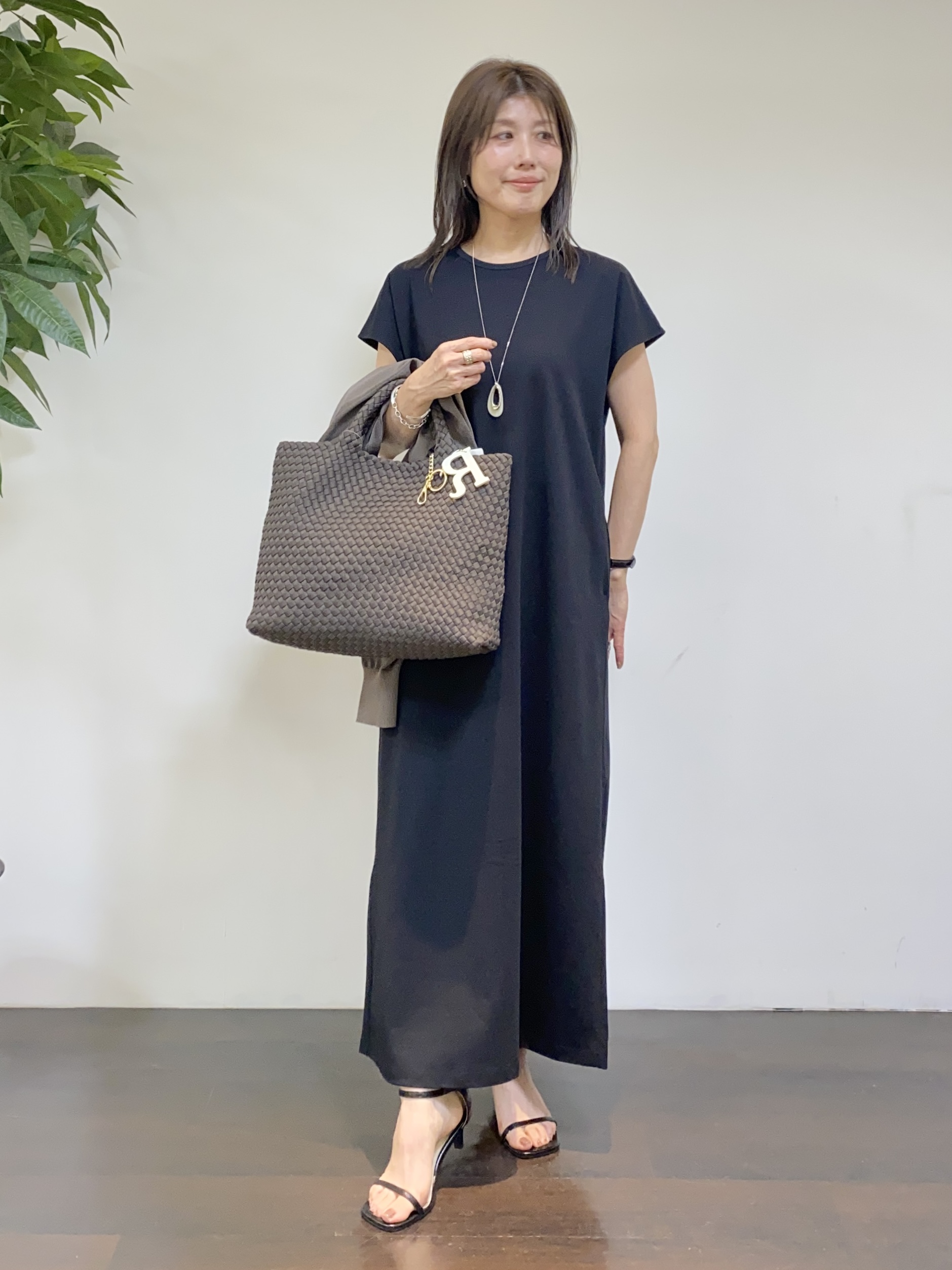 tomoさんの「UNTITLED｜【アンサンブル可/日除け・冷房対策】シアーレーヨンZIPカーディガン」を使ったコーディネート