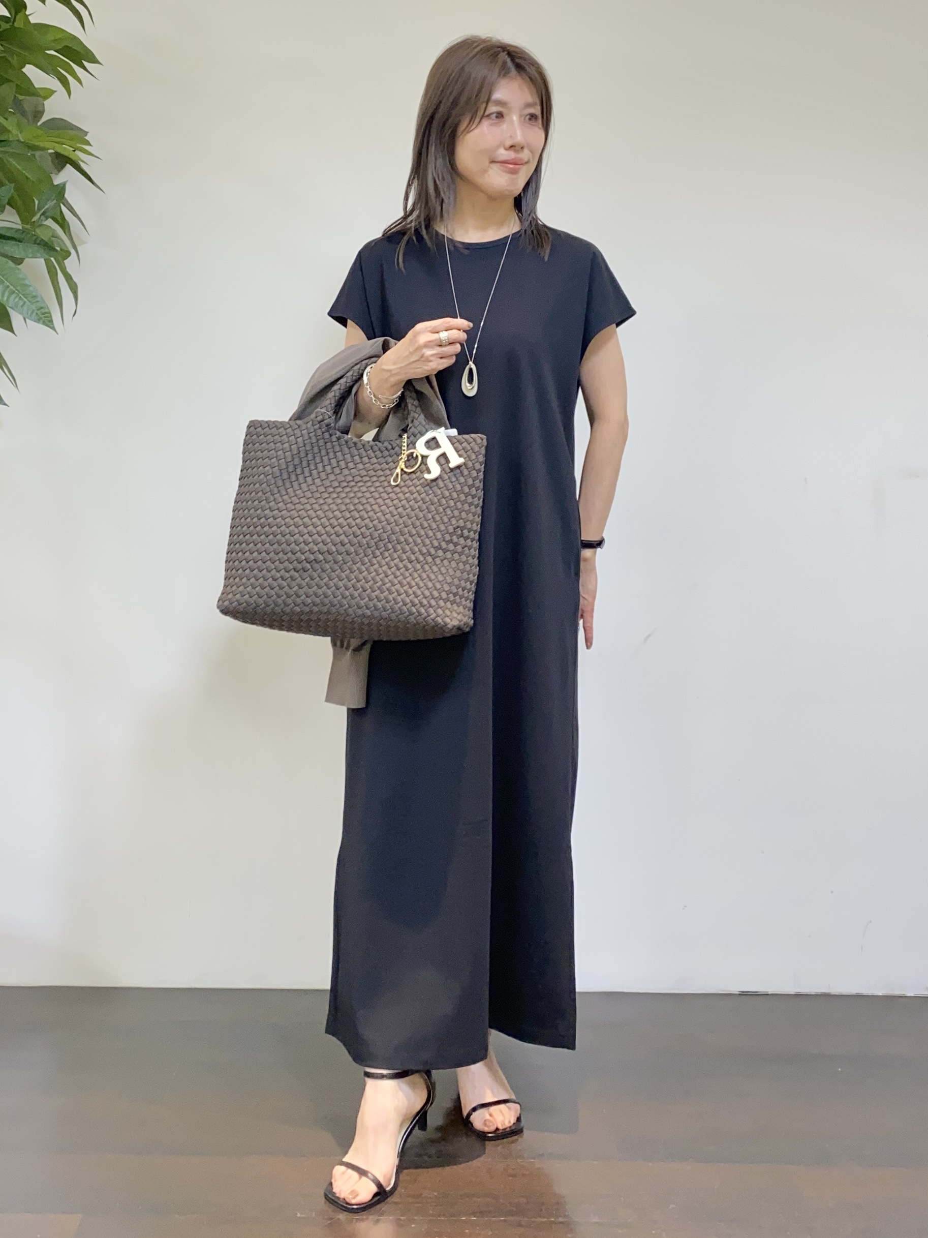 tomoさんの「UNTITLED｜【アンサンブル可/日除け・冷房対策】シアーレーヨンZIPカーディガン」を使ったコーディネート