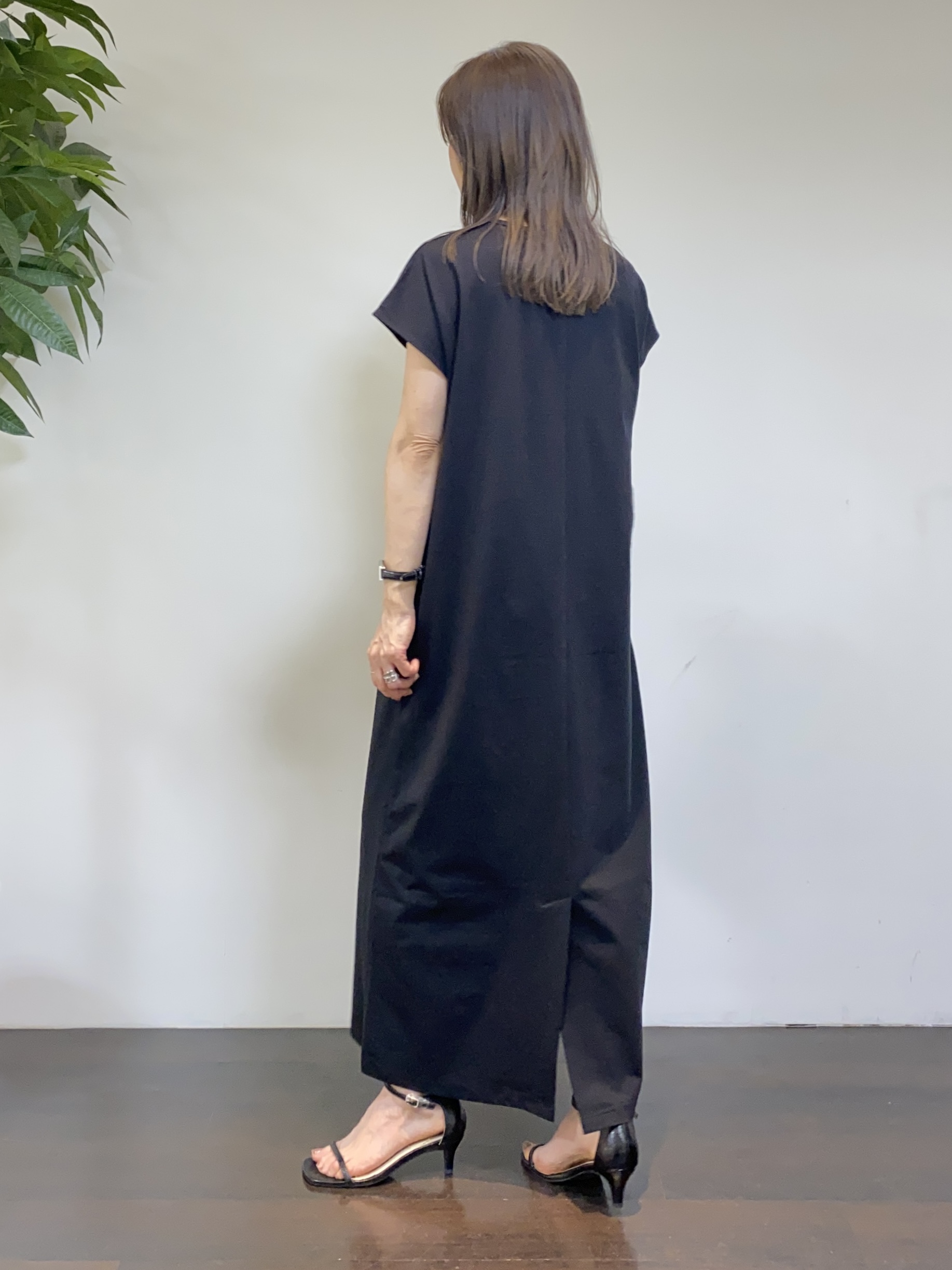 tomoさんの「UNTITLED｜【アンサンブル可/日除け・冷房対策】シアーレーヨンZIPカーディガン」を使ったコーディネート