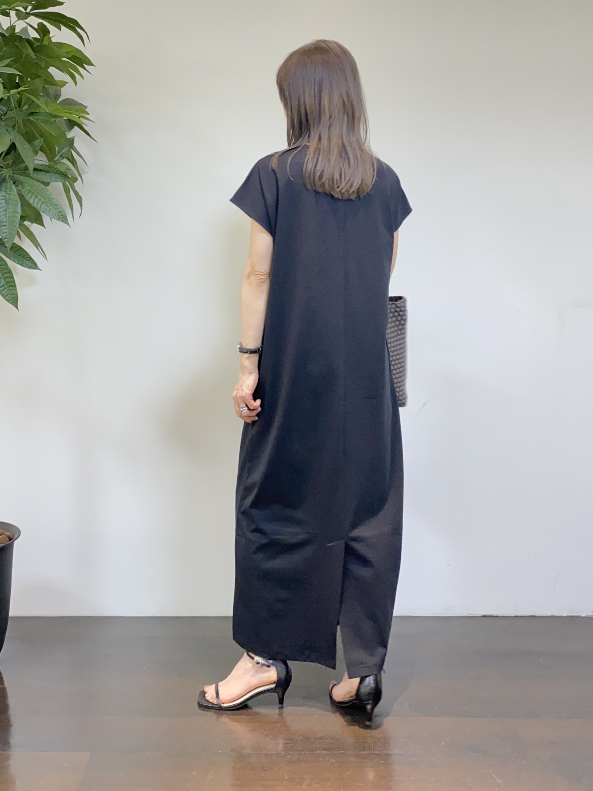 tomoさんの「UNTITLED｜【アンサンブル可/日除け・冷房対策】シアーレーヨンZIPカーディガン」を使ったコーディネート