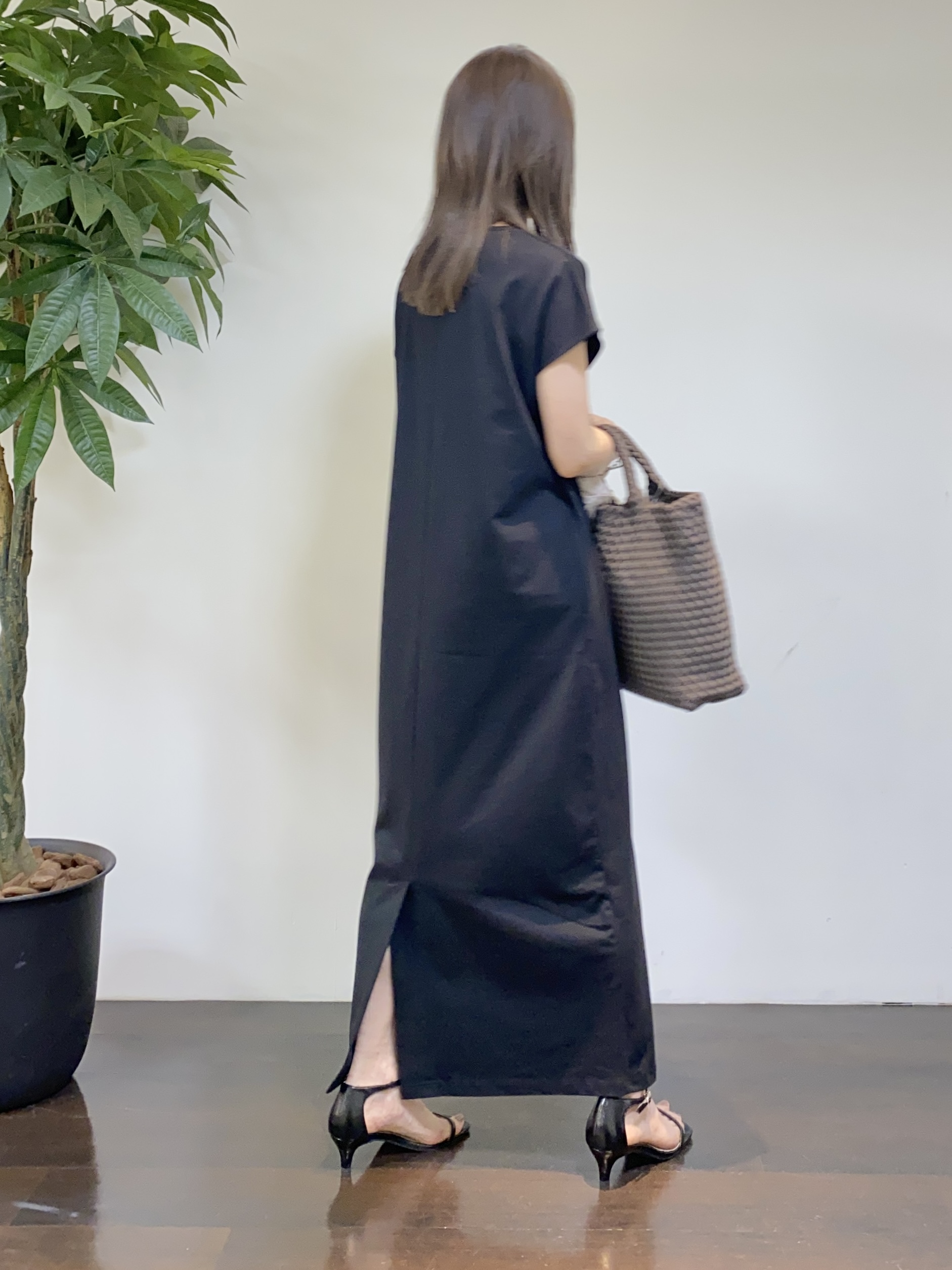 tomoさんの「UNTITLED｜【アンサンブル可/日除け・冷房対策】シアーレーヨンZIPカーディガン」を使ったコーディネート