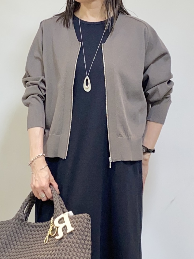 tomoさんの「UNTITLED｜【アンサンブル可/日除け・冷房対策】シアーレーヨンZIPカーディガン」を使ったコーディネート