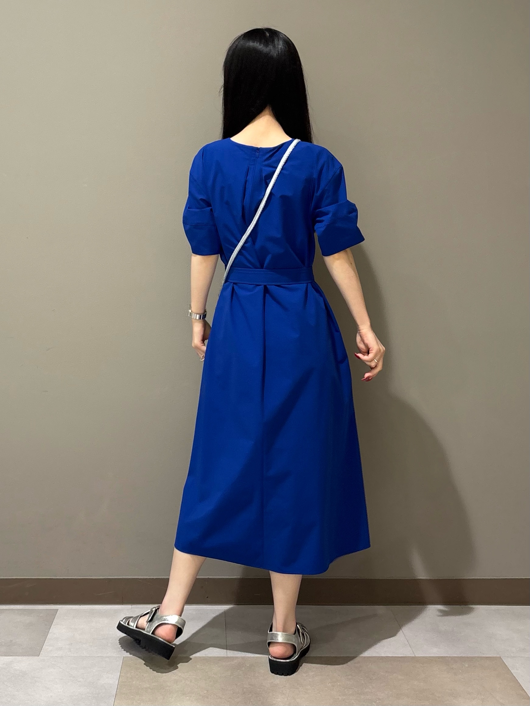 KEIKOさんの「INDIVI｜【撥水／UVケア／SETUP可能】軽量ベルト付きAラインワンピース」を使ったコーディネート