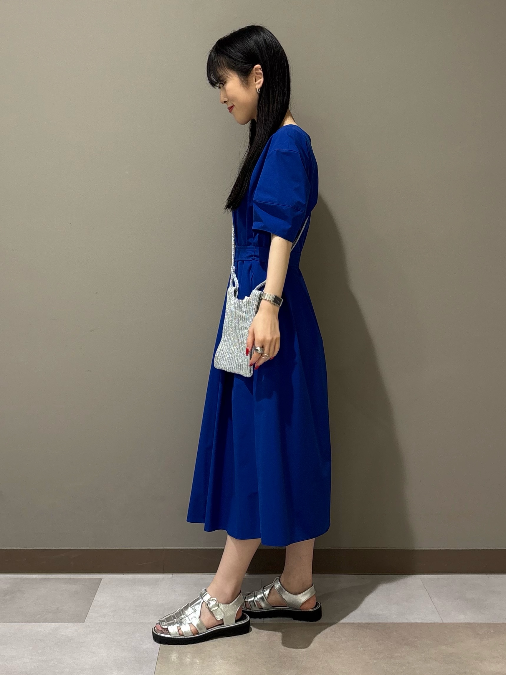 KEIKOさんの「INDIVI｜【撥水／UVケア／SETUP可能】軽量ベルト付きAラインワンピース」を使ったコーディネート
