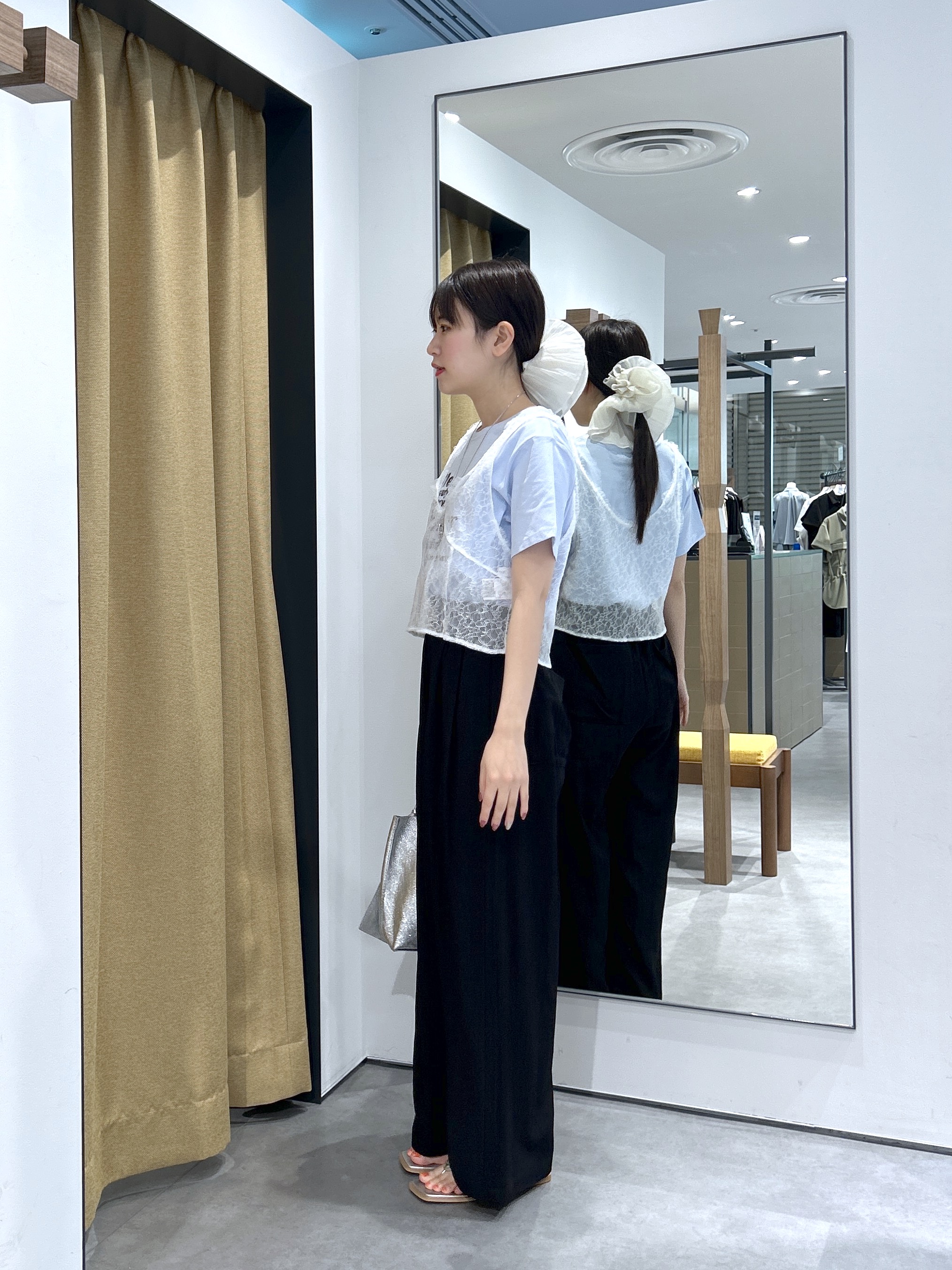 Renoさんの「INDIVI｜メッセージプリントクルーネックTシャツ」を使ったコーディネート