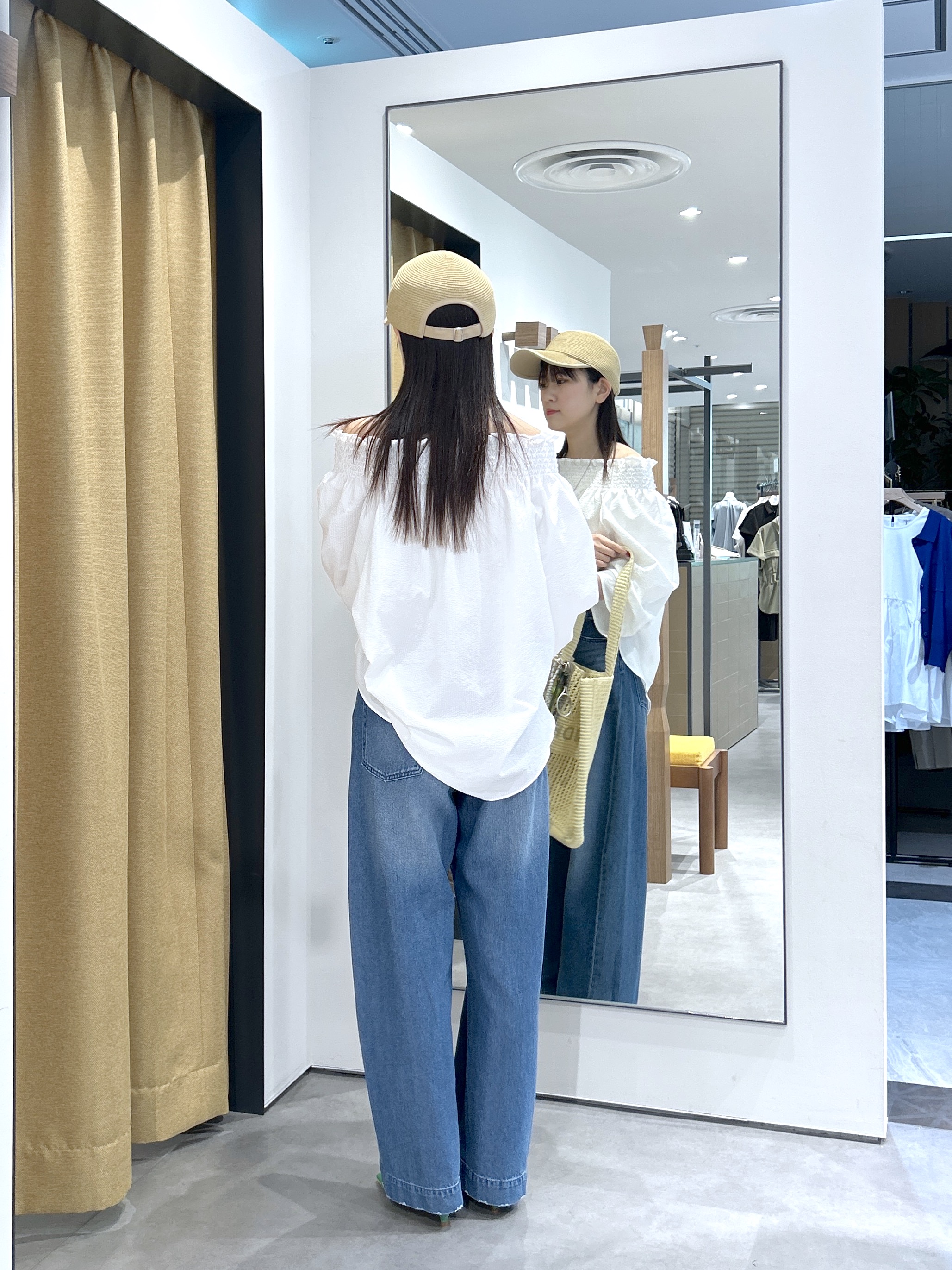 Renoさんの「INDIVI｜サッカーオフショルブラウス【再入荷／2WAY】」を使ったコーディネート