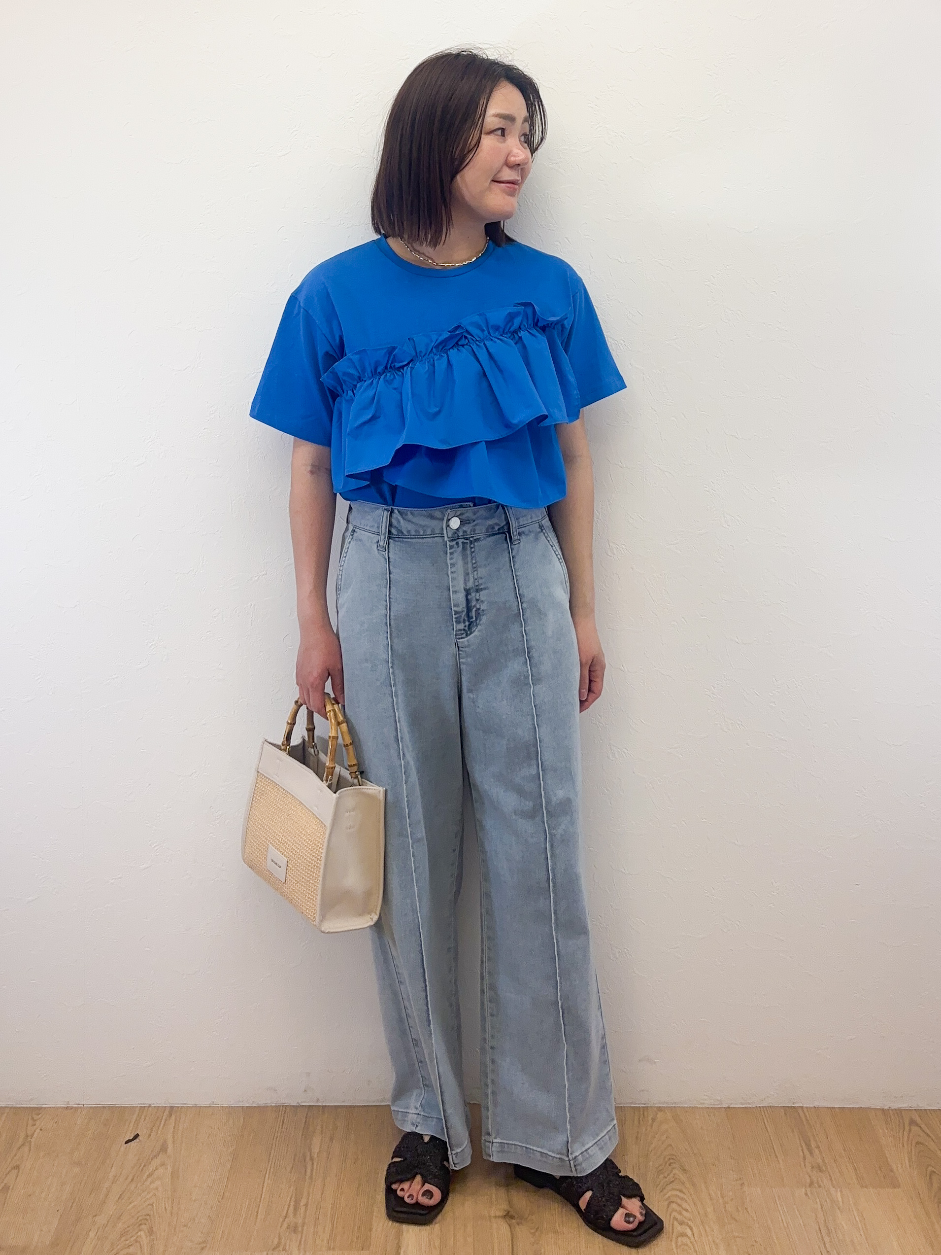 Takeさんの「OPAQUE.CLIP｜【接触冷感】アシメフリルドッキングカットソー《洗濯機OK》」を使ったコーディネート