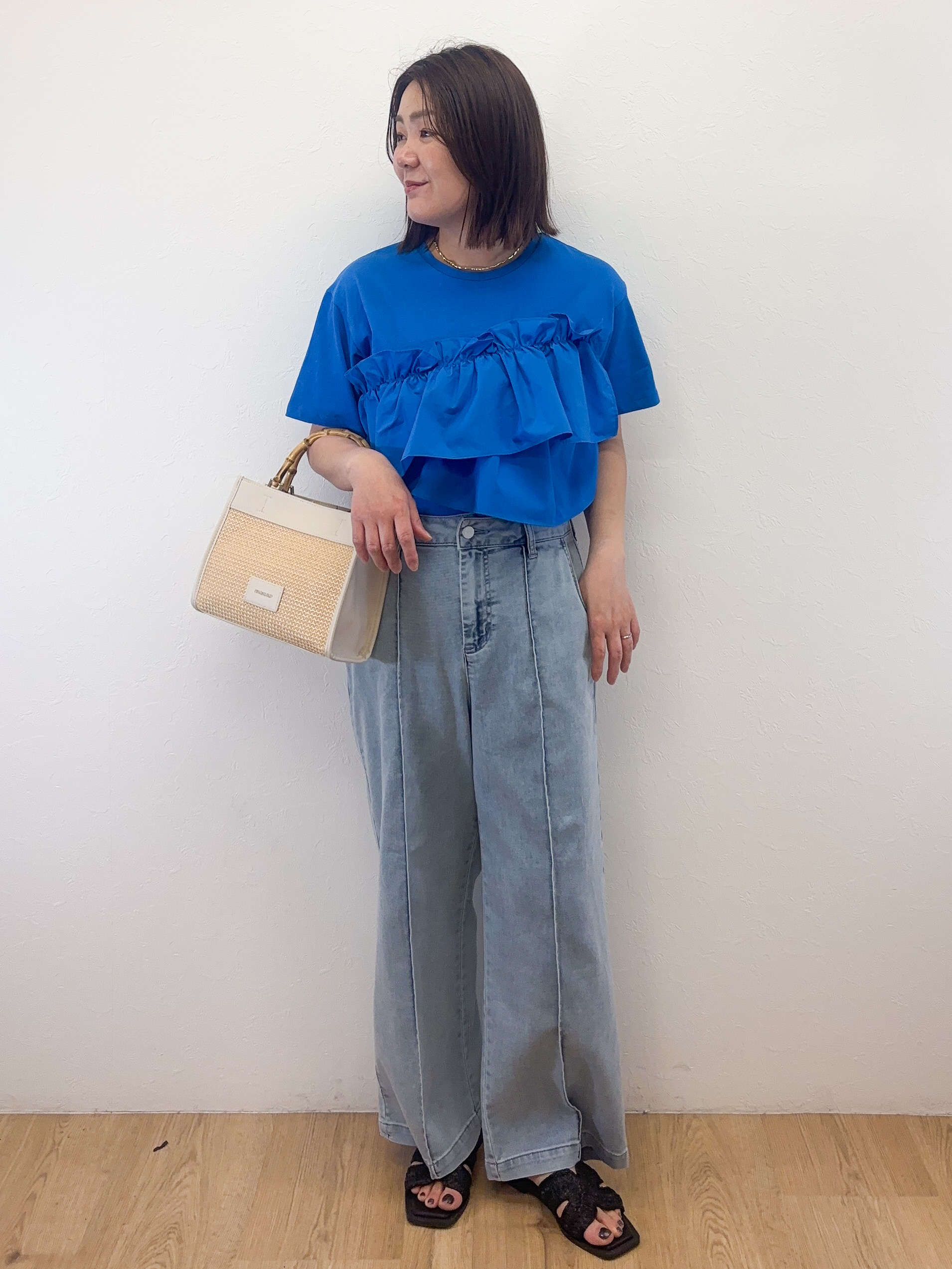 Takeさんの「OPAQUE.CLIP｜【接触冷感】アシメフリルドッキングカットソー《洗濯機OK》」を使ったコーディネート