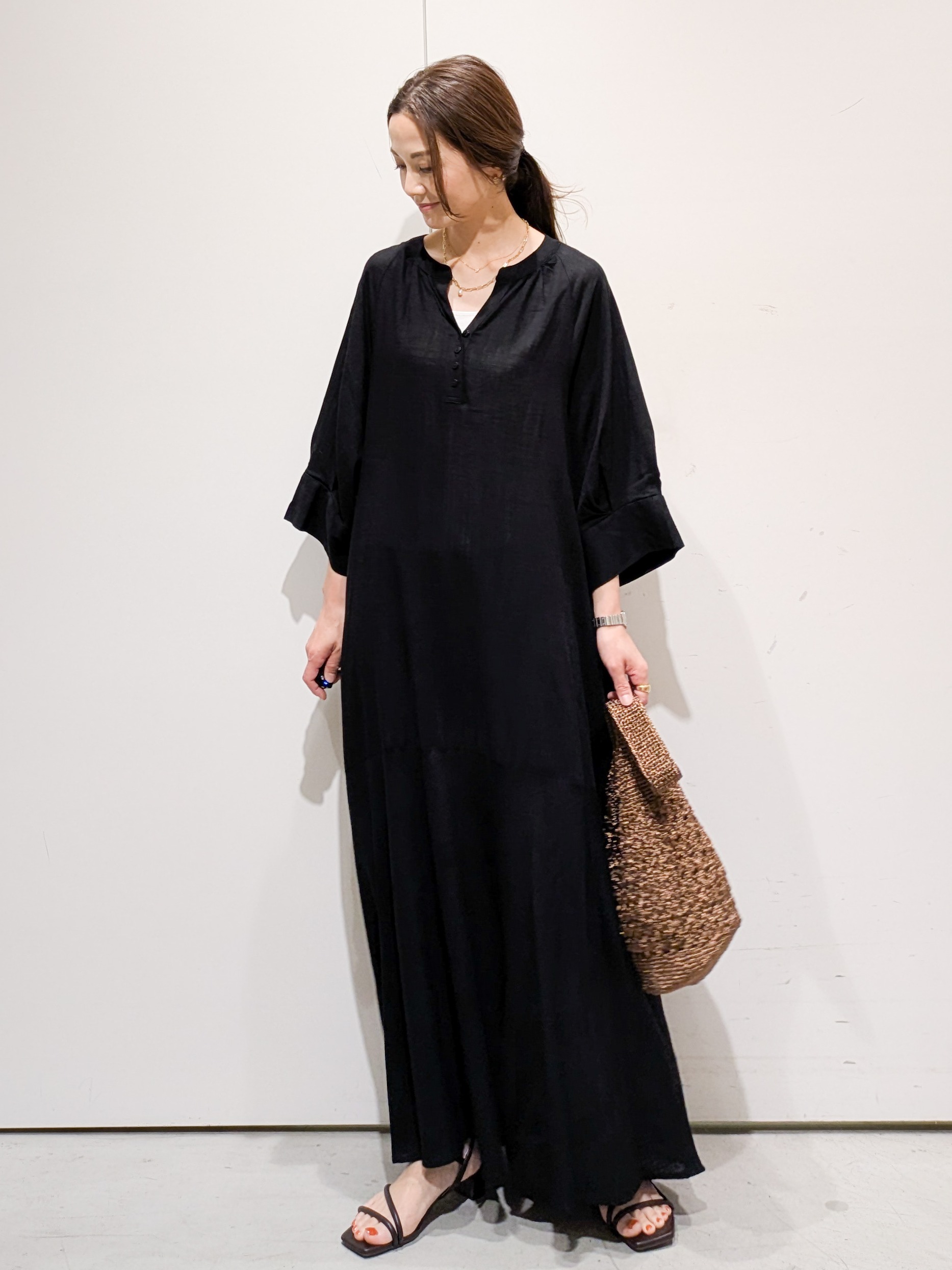 machiさんの「OPAQUE.CLIP｜キーネックロングワンピース【洗える】」を使ったコーディネート