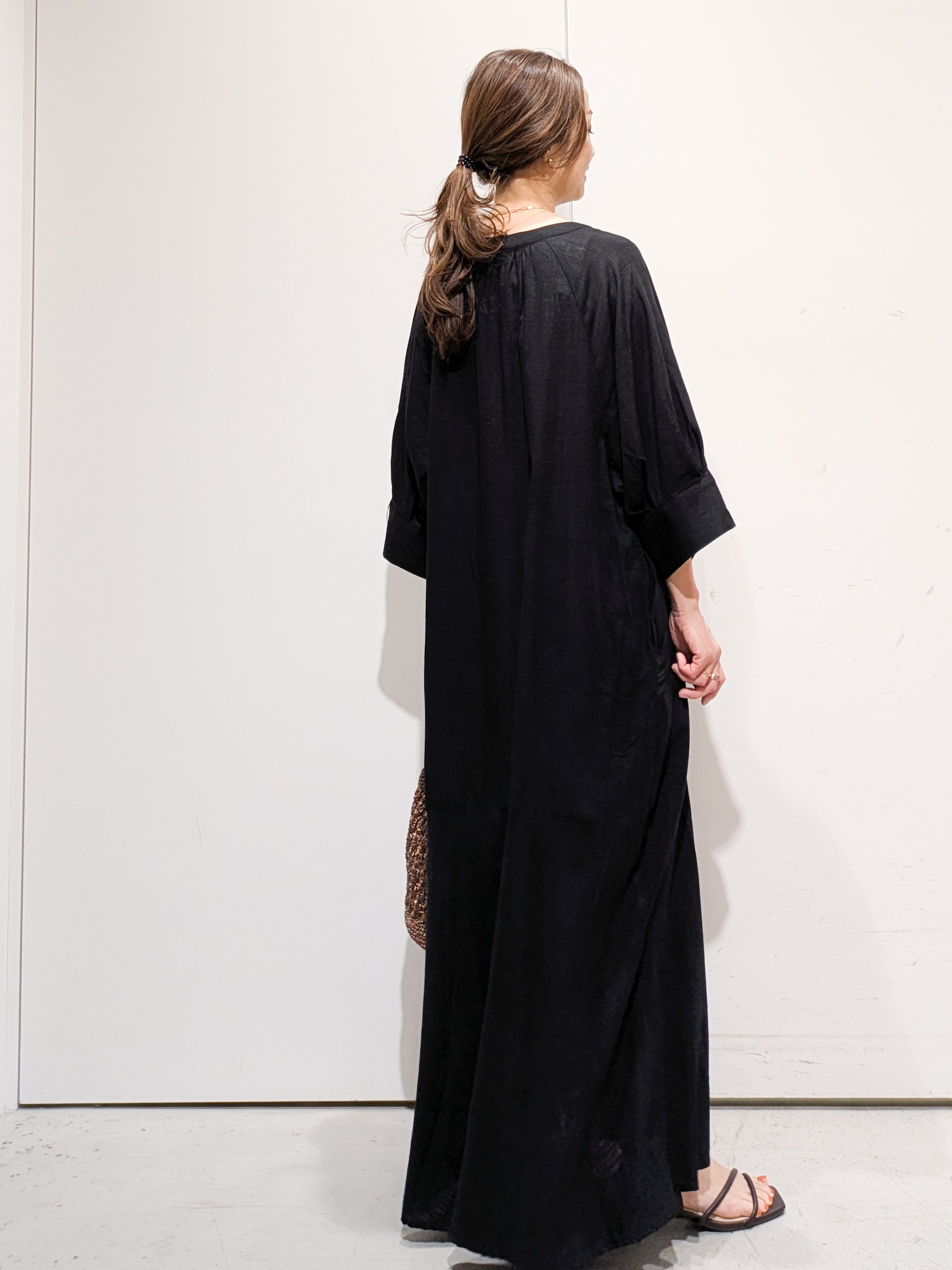 machiさんの「OPAQUE.CLIP｜キーネックロングワンピース【洗える】」を使ったコーディネート