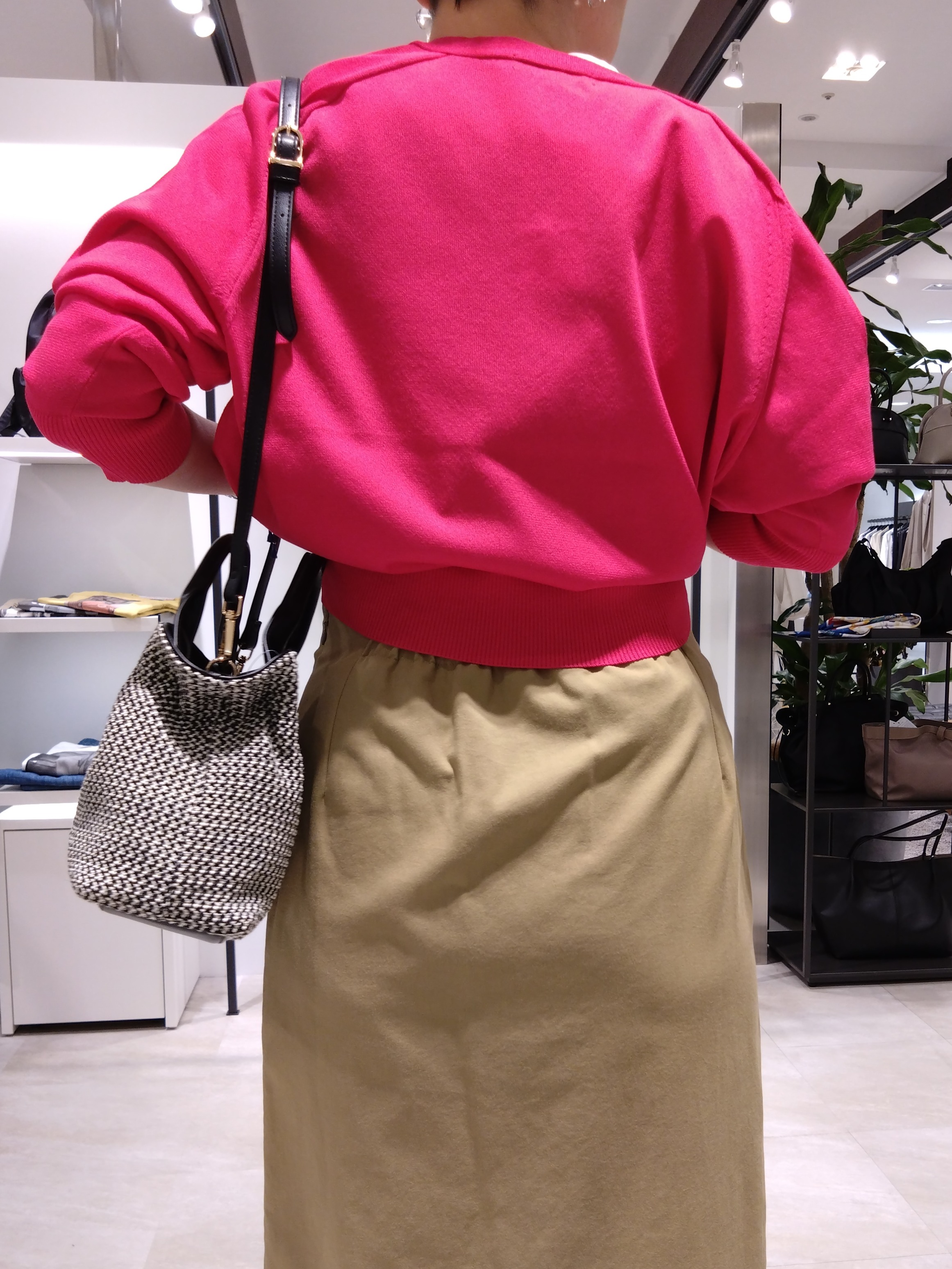 まちこさんの「UNTITLED｜【アンサンブル可/日除け・冷房対策】シアーレーヨンZIPカーディガン」を使ったコーディネート
