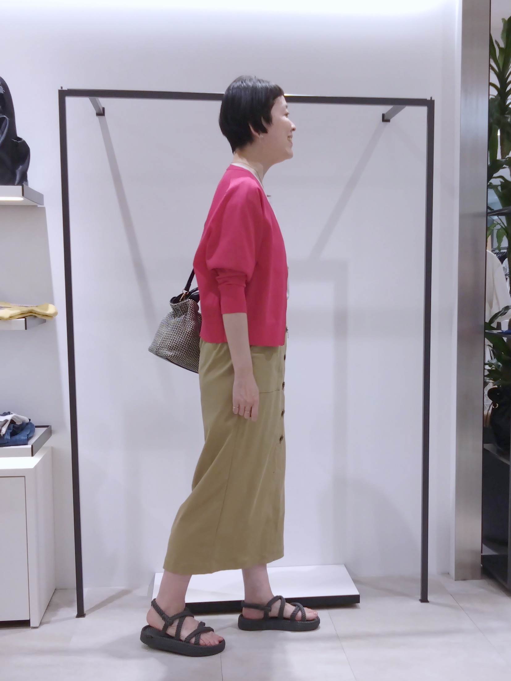 まちこさんの「UNTITLED｜【アンサンブル可/日除け・冷房対策】シアーレーヨンZIPカーディガン」を使ったコーディネート