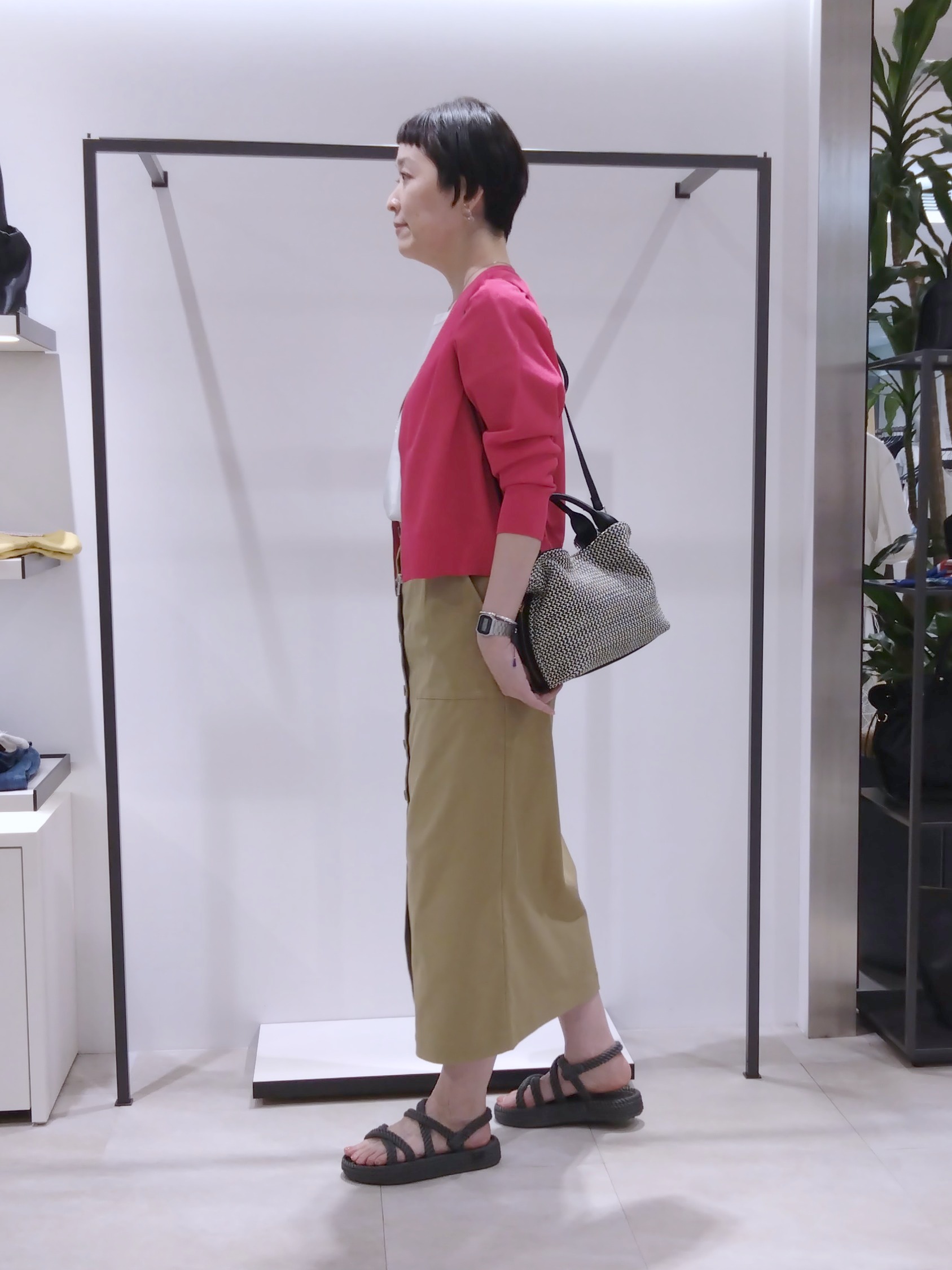 まちこさんの「UNTITLED｜【アンサンブル可/日除け・冷房対策】シアーレーヨンZIPカーディガン」を使ったコーディネート