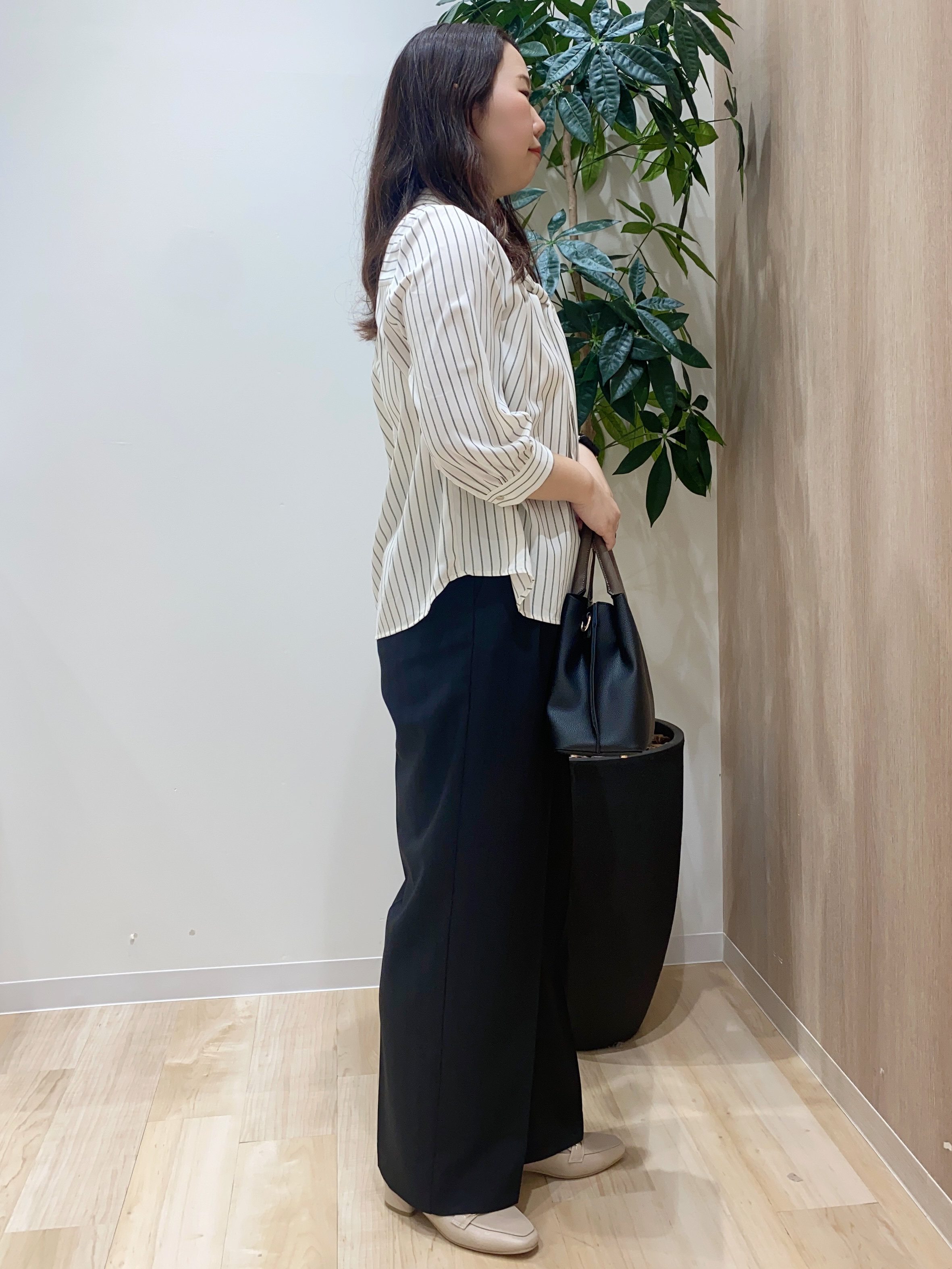 HANAさんの「grove｜高評価！【貴島明日香さん着用・洗える】チャーム付きマルチWAYボウタイブラウス」を使ったコーディネート