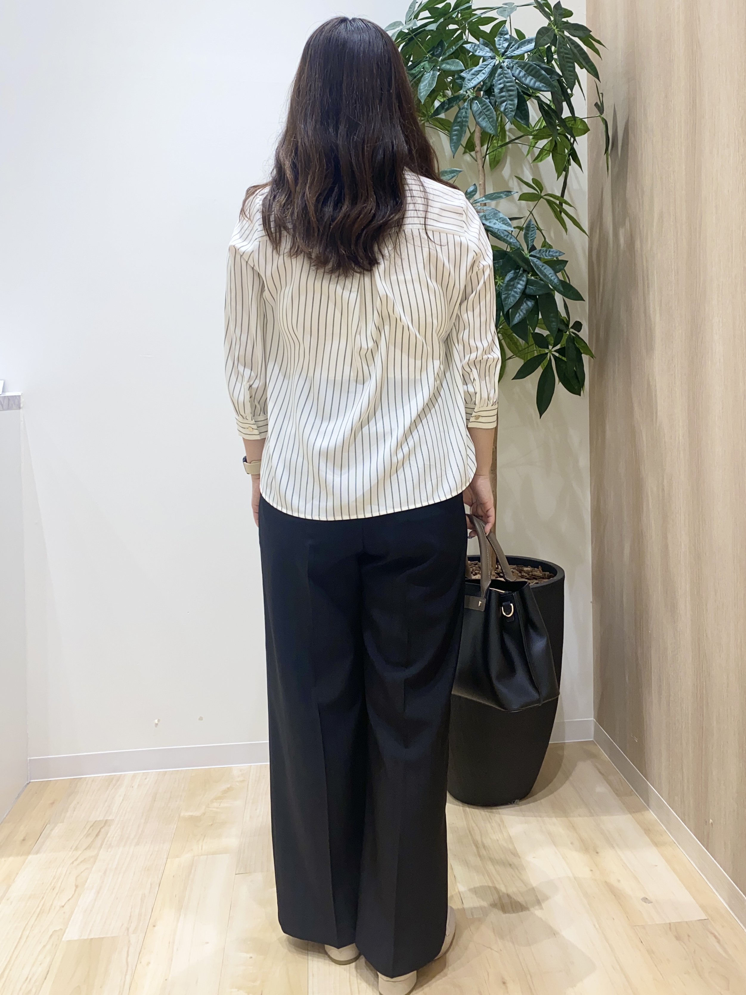 HANAさんの「grove｜高評価！【貴島明日香さん着用・洗える】チャーム付きマルチWAYボウタイブラウス」を使ったコーディネート