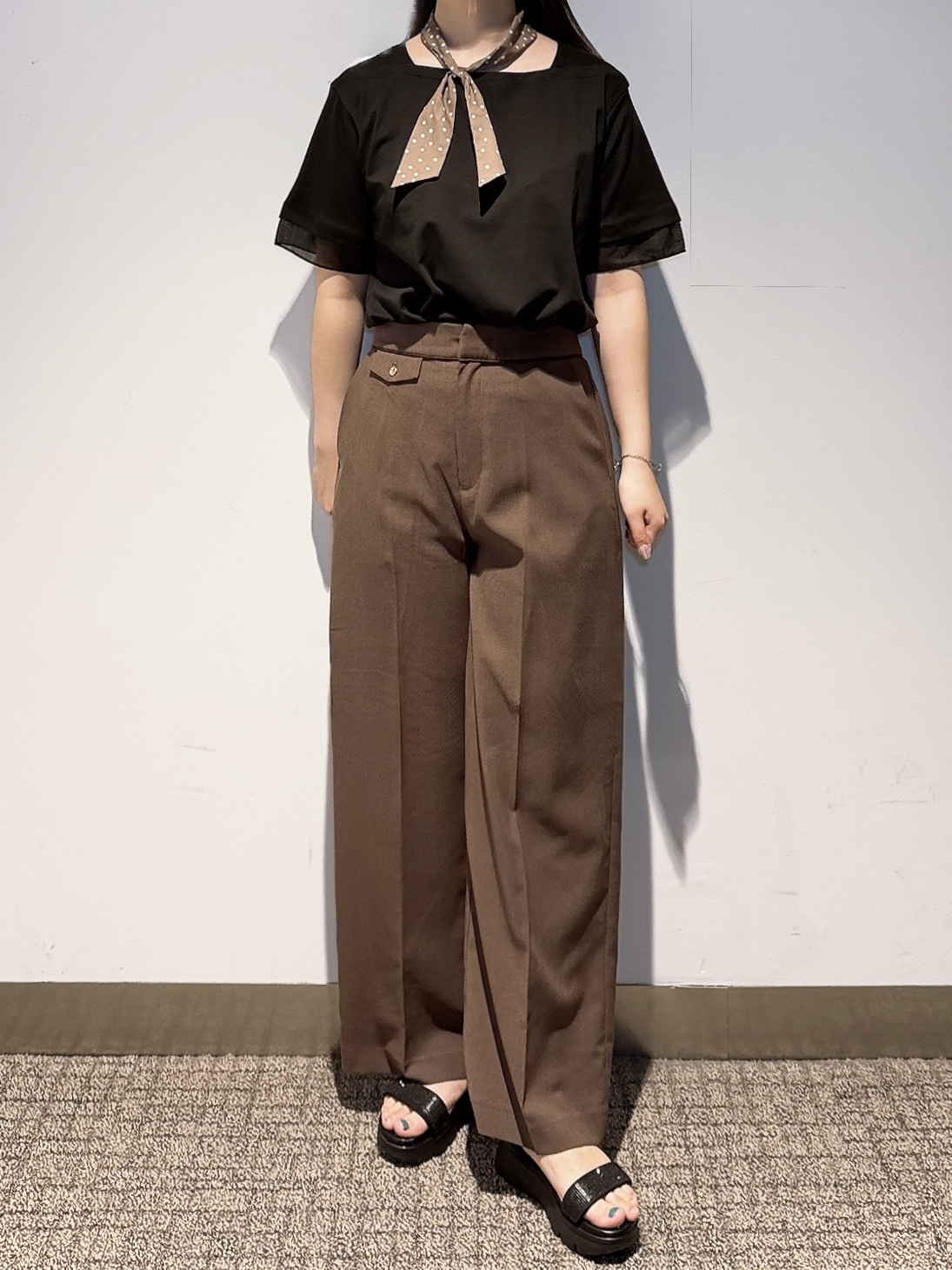 みーさんの「grove｜【二の腕カバー/UVカット】袖口シアースクエアネックTシャツ」を使ったコーディネート