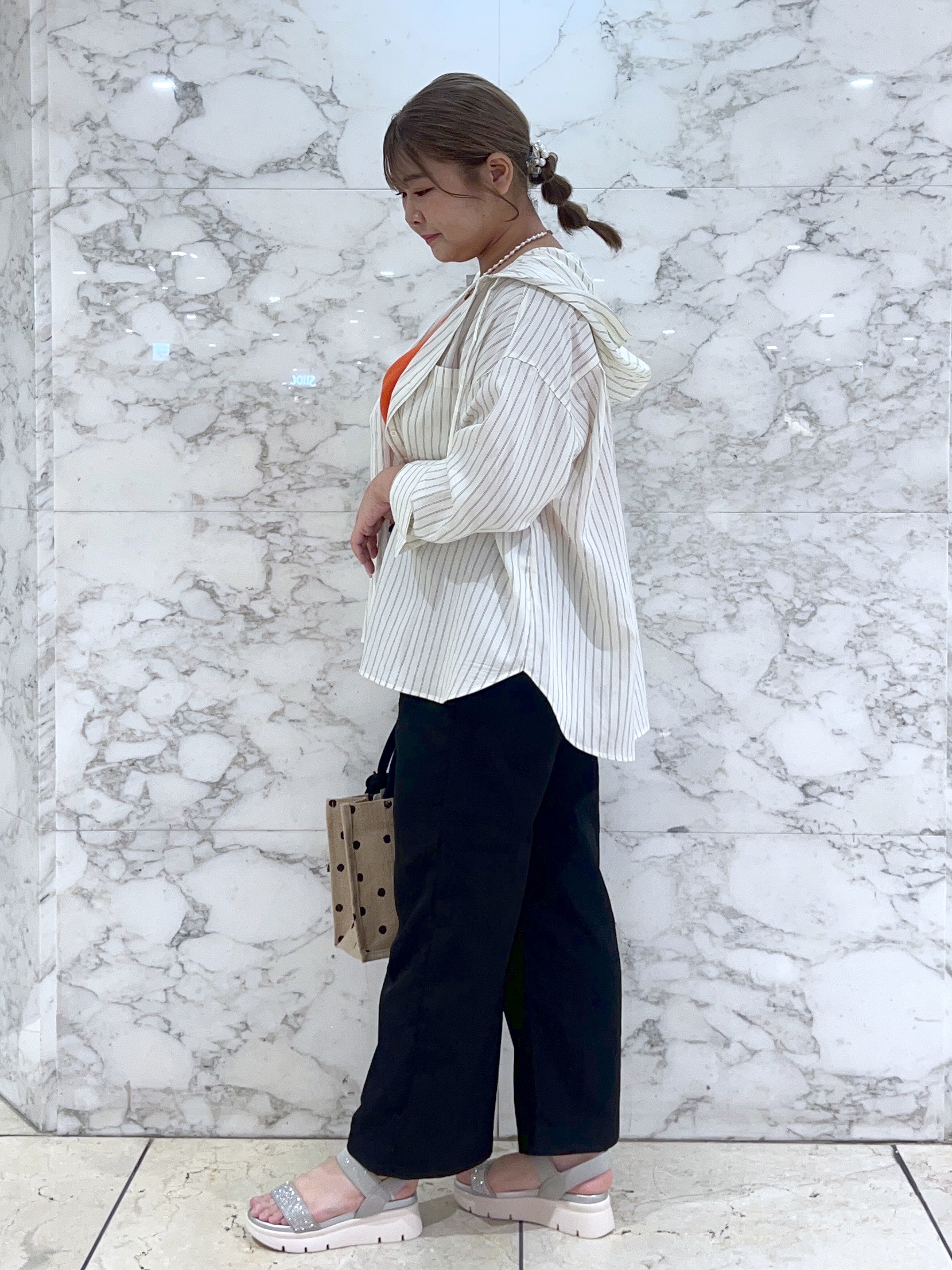 ARISAさんの「grove｜【洗える】大人のストライプ フーディシャツ」を使ったコーディネート