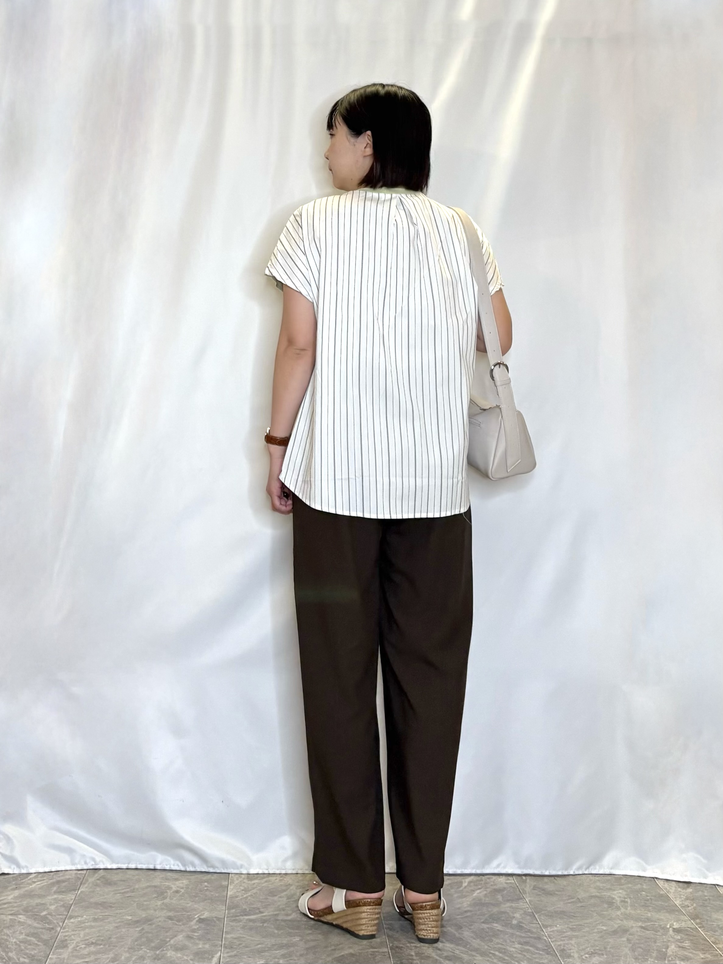 ネリさんの「SHOO･LA･RUE｜【体型カバー/S-LL】インせず着られる 前後素材切替Tシャツ」を使ったコーディネート