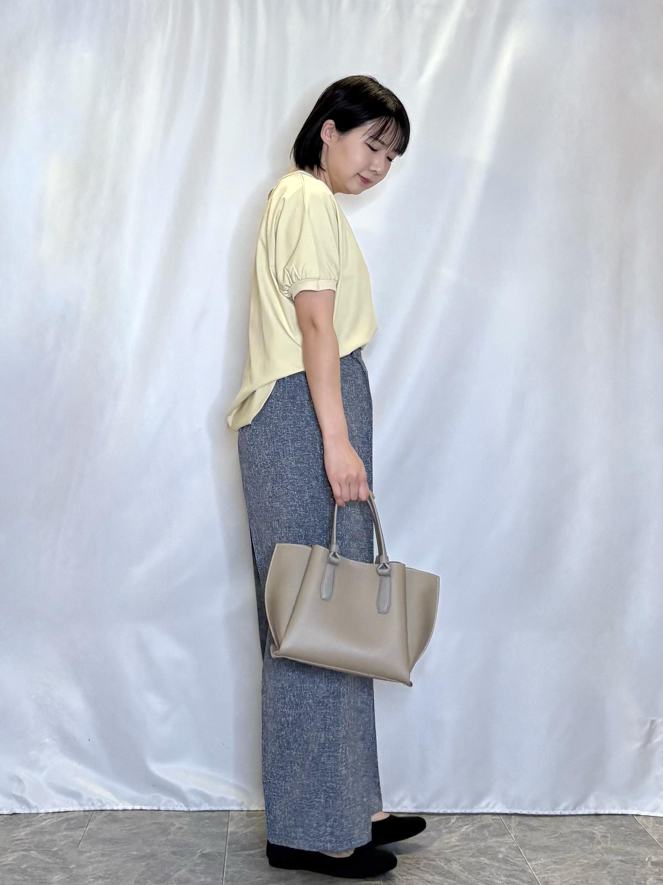 ネリさんの「SHOO･LA･RUE｜【洗濯後しわになりにくい】インせず着られる さらっとタッチのドルマンブラウス」を使ったコーディネート