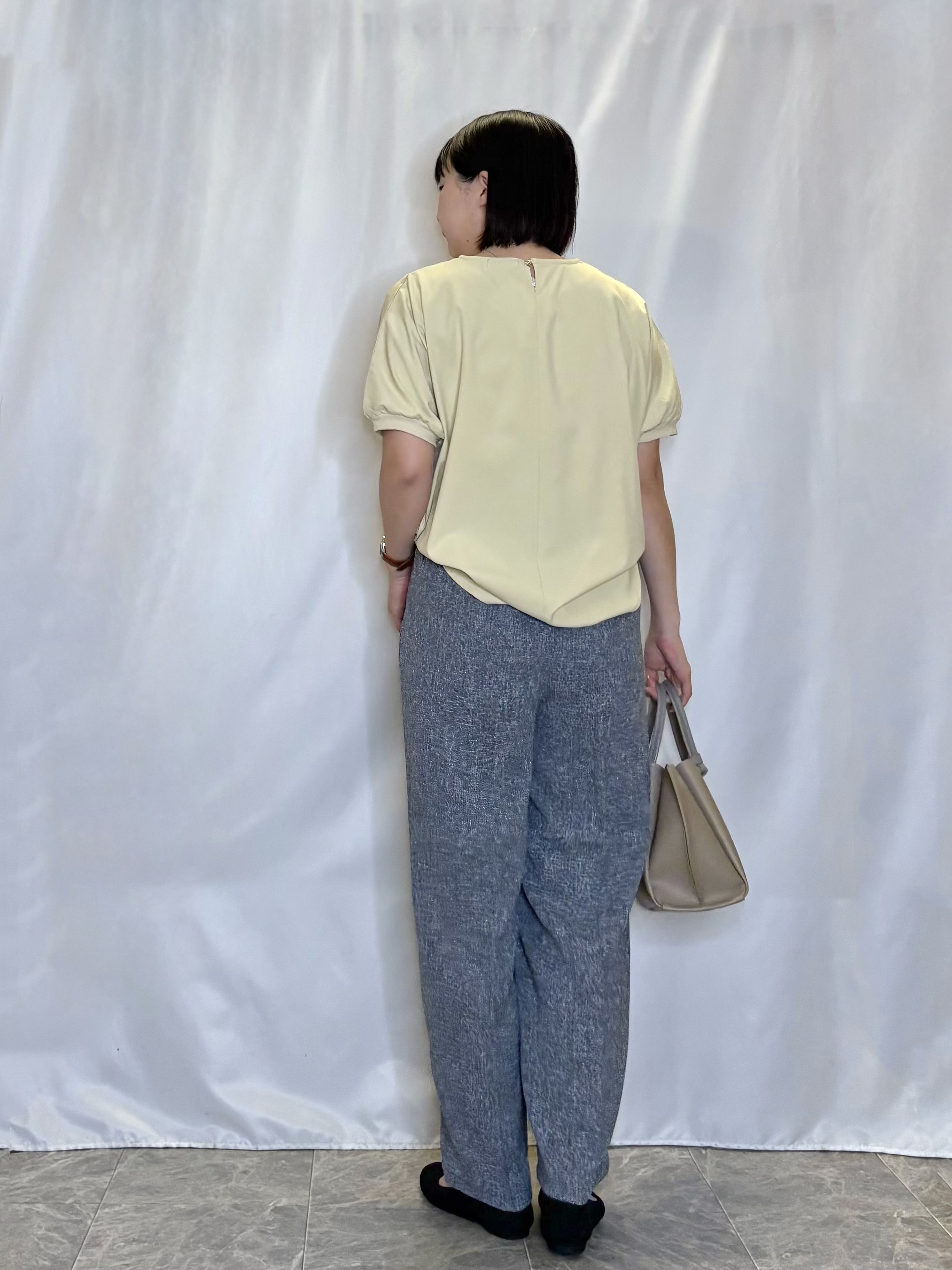 ネリさんの「SHOO･LA･RUE｜【洗濯後しわになりにくい】インせず着られる さらっとタッチのドルマンブラウス」を使ったコーディネート
