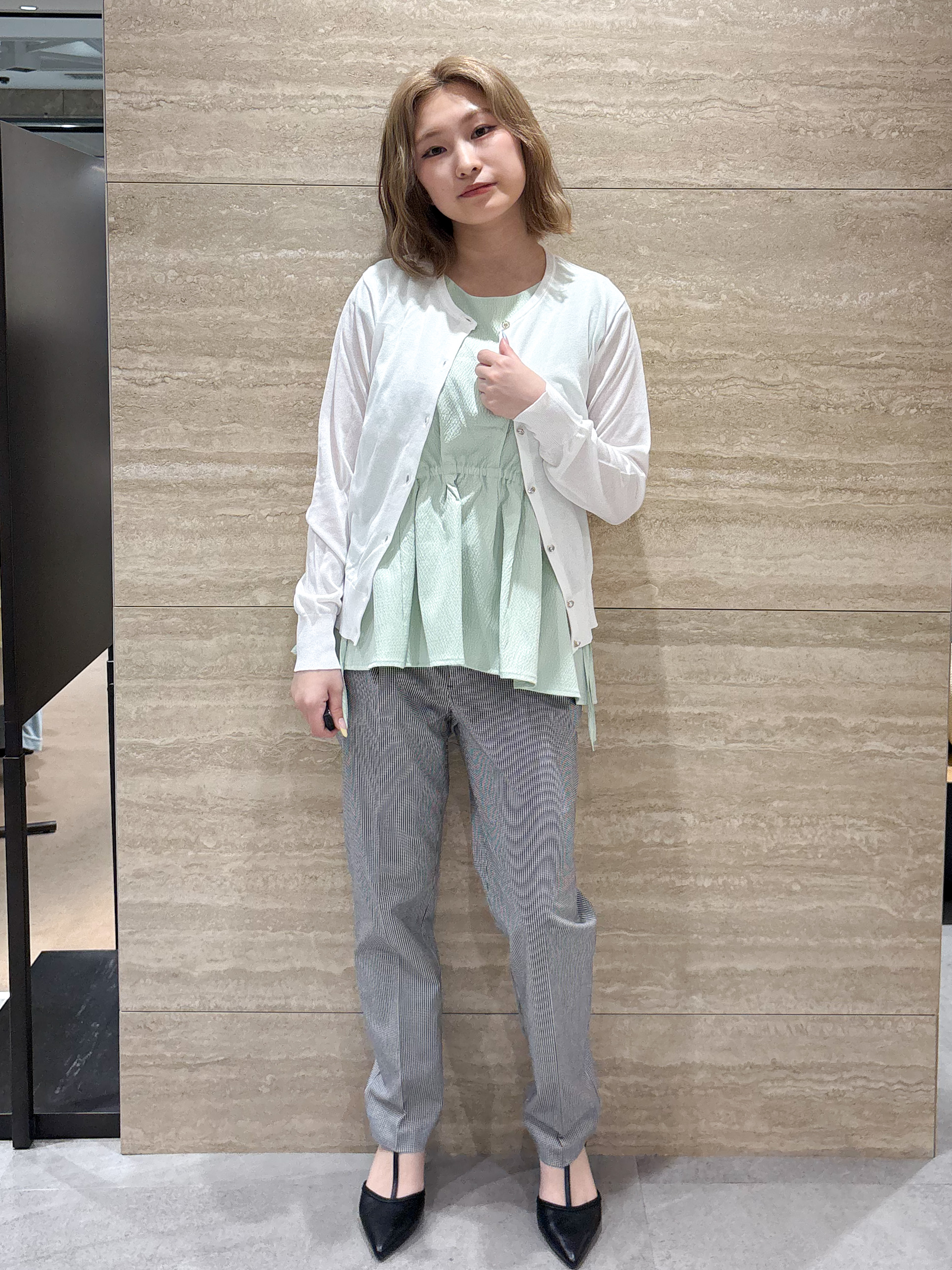ふうかさんの「index｜【接触冷感】ビジューボタンカーディガン《抗ピリング／洗濯機OK》」を使ったコーディネート