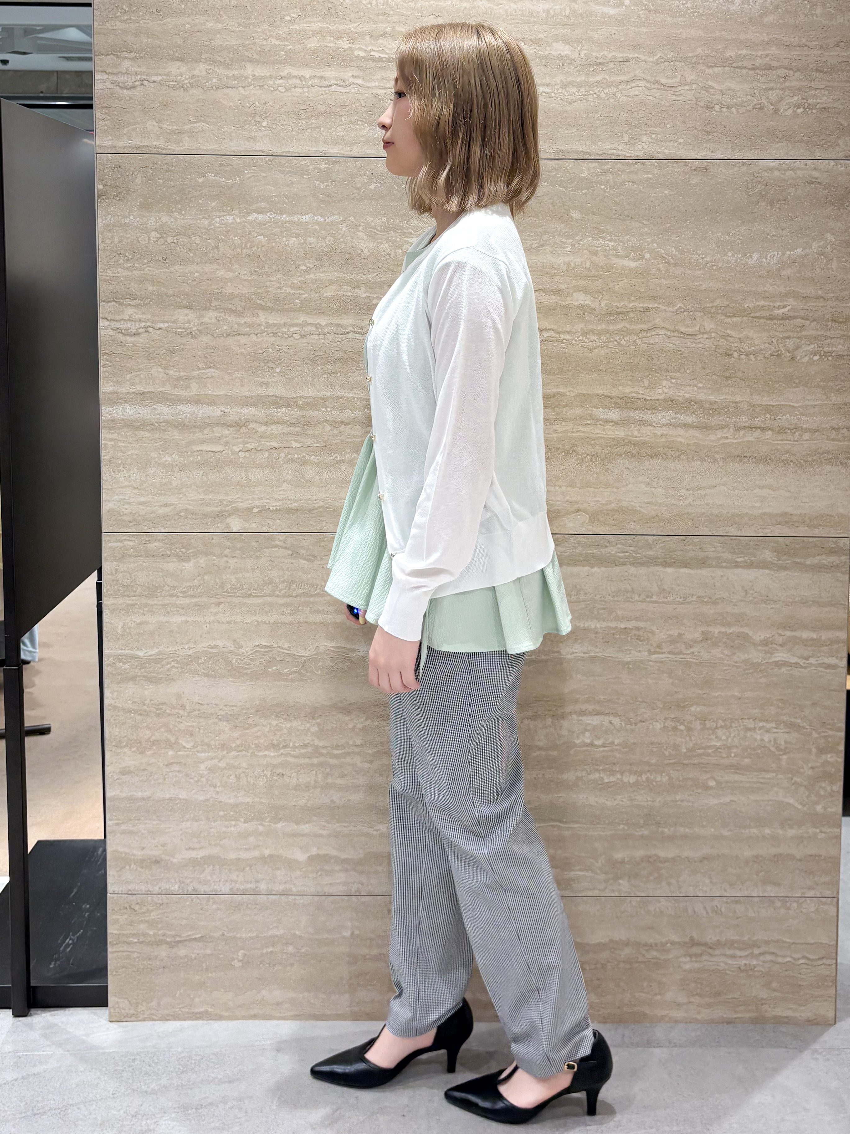 ふうかさんの「index｜【接触冷感】ビジューボタンカーディガン《抗ピリング／洗濯機OK》」を使ったコーディネート