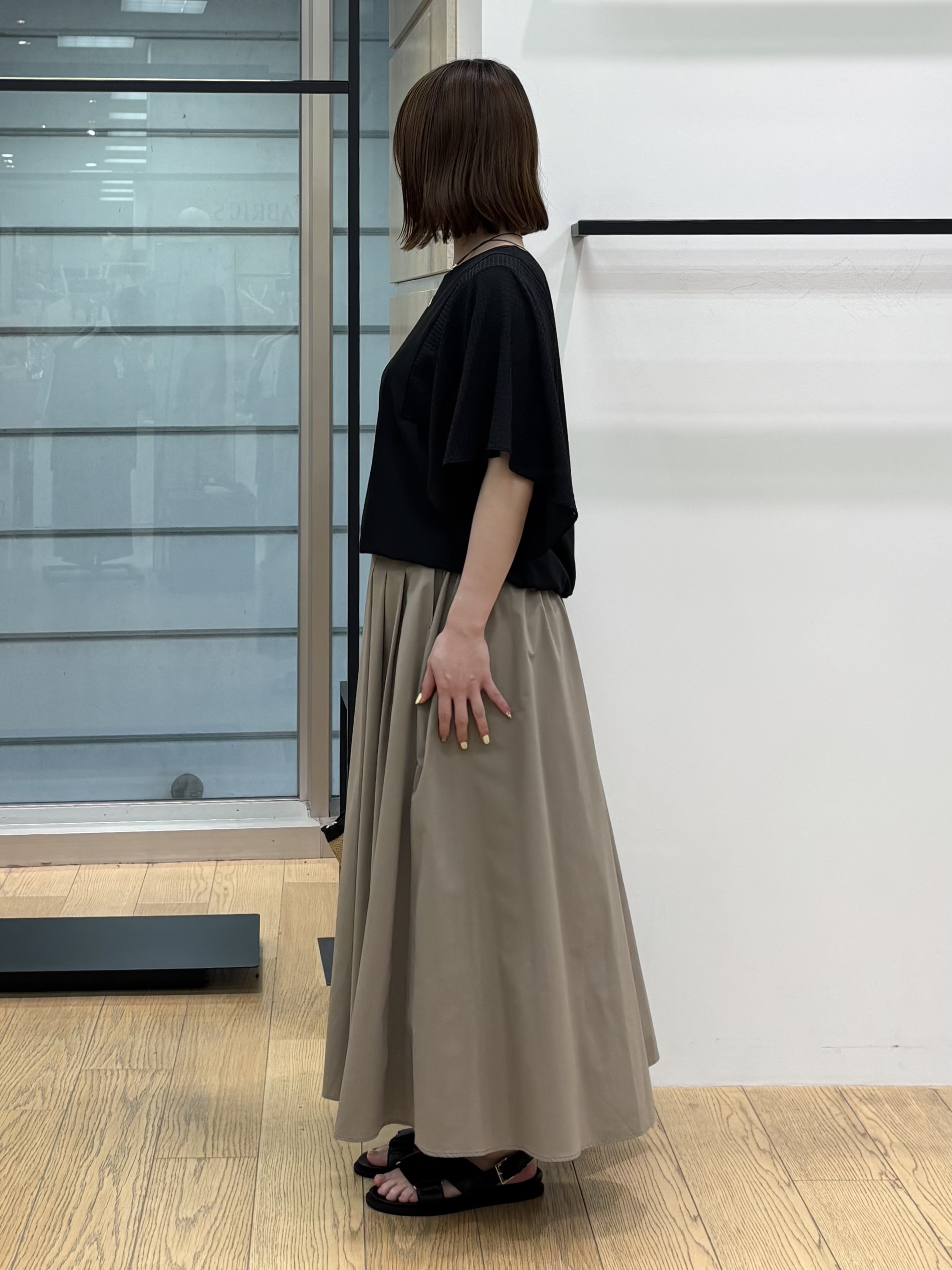 asamiさんの「INDIVI｜【洗える／シアーチェック柄】異素材コンビスリーブトップス」を使ったコーディネート