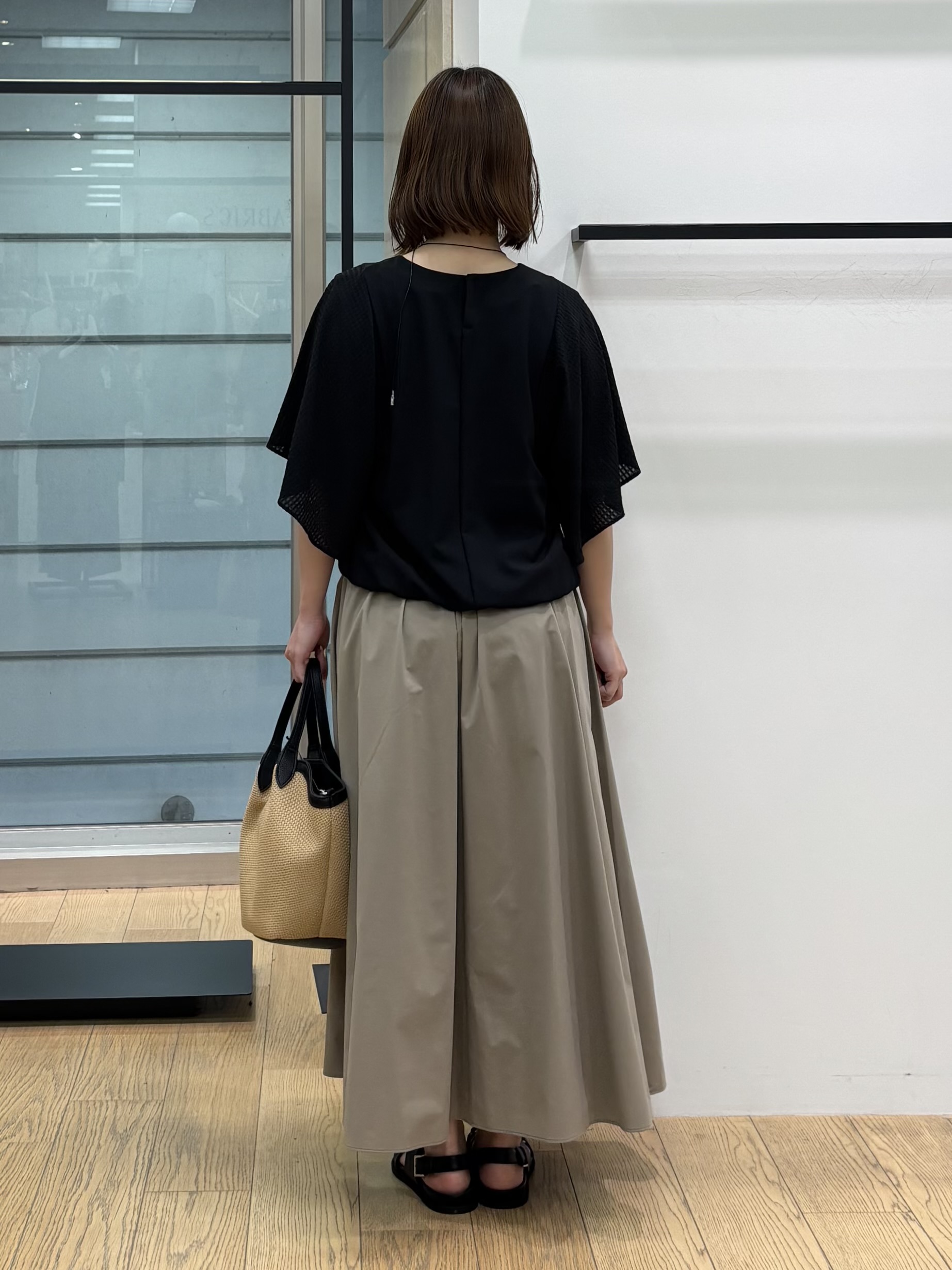 asamiさんの「INDIVI｜【洗える／シアーチェック柄】異素材コンビスリーブトップス」を使ったコーディネート