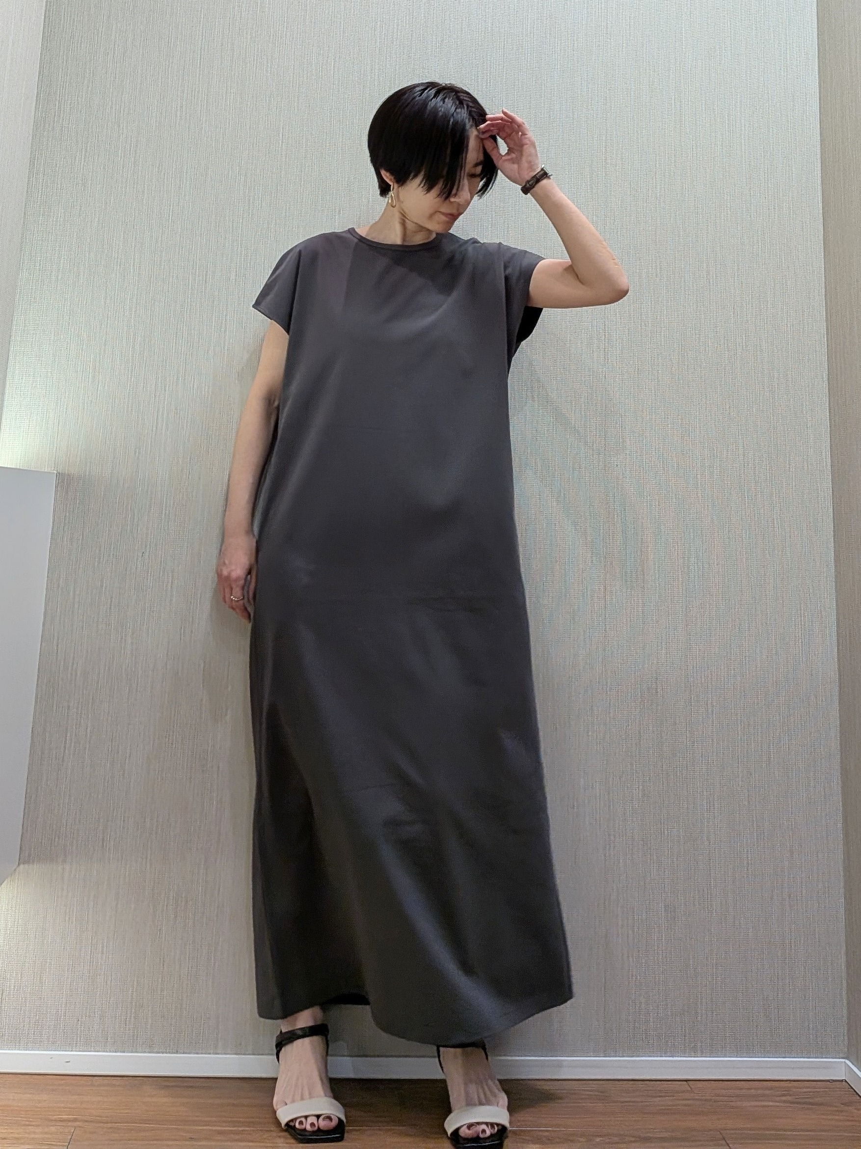 ミズタさんの「UNTITLED｜【接触冷感/UVカット/遮熱/抗菌防臭】ライトプレーティングワンピース」を使ったコーディネート