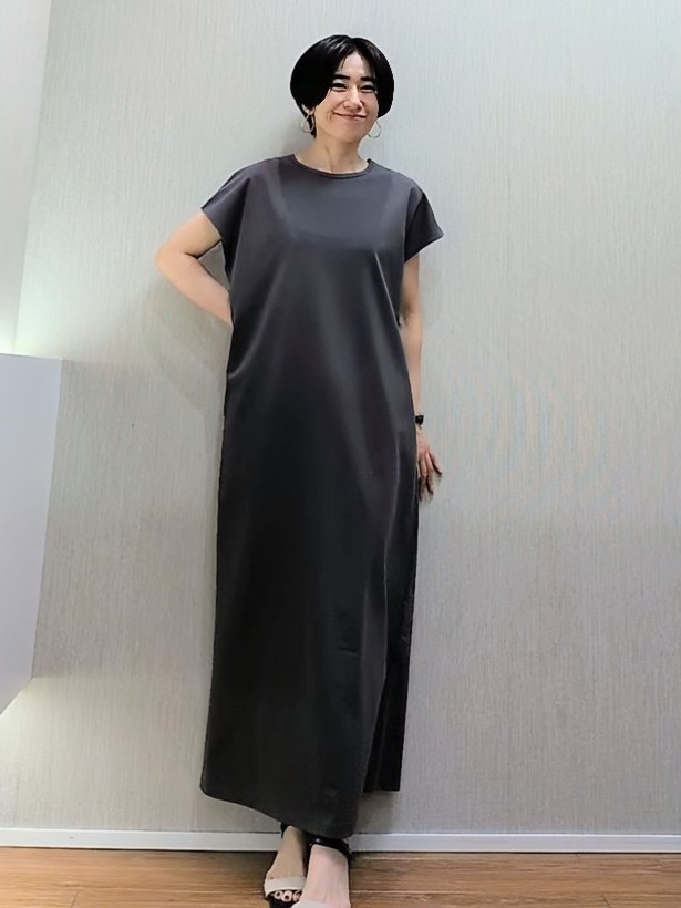 ミズタさんの「UNTITLED｜【接触冷感/UVカット/遮熱/抗菌防臭】ライトプレーティングワンピース」を使ったコーディネート