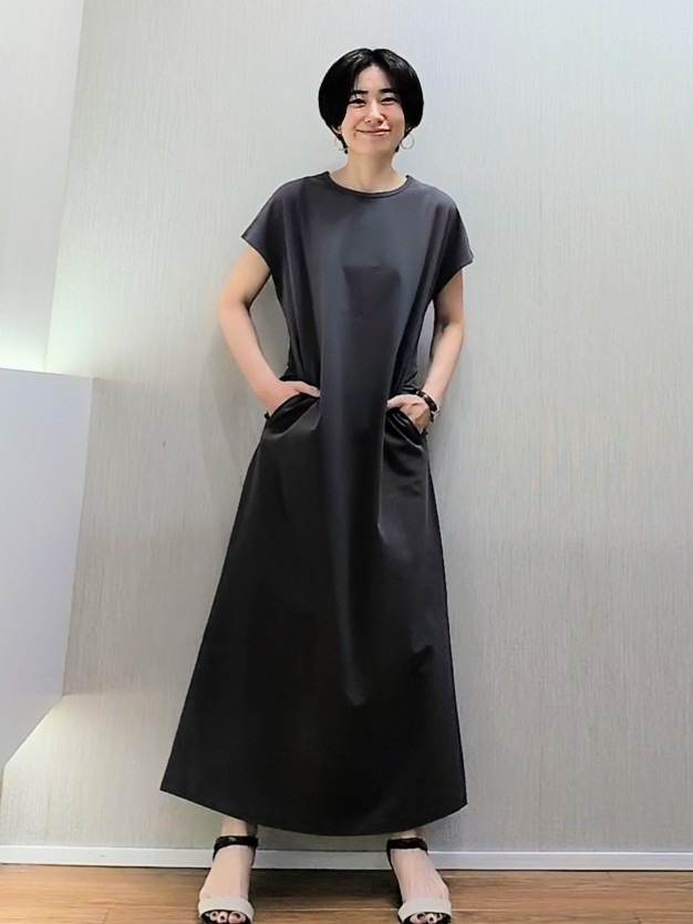 ミズタさんの「UNTITLED｜【接触冷感/UVカット/遮熱/抗菌防臭】ライトプレーティングワンピース」を使ったコーディネート
