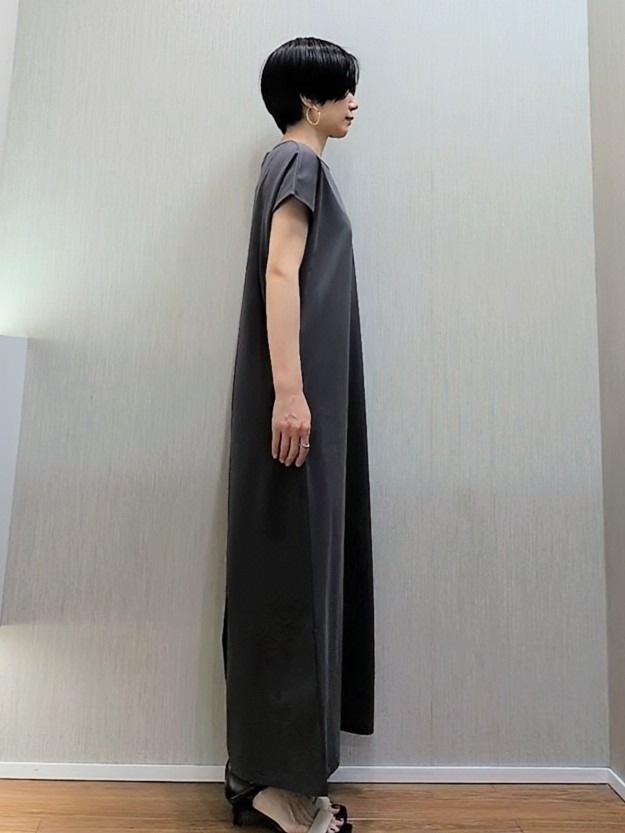 ミズタさんの「UNTITLED｜【接触冷感/UVカット/遮熱/抗菌防臭】ライトプレーティングワンピース」を使ったコーディネート