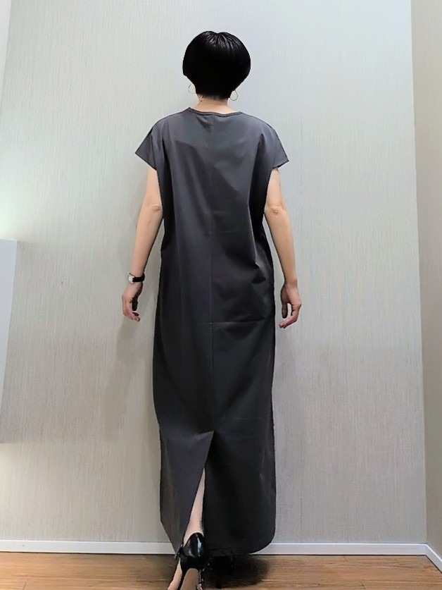ミズタさんの「UNTITLED｜【接触冷感/UVカット/遮熱/抗菌防臭】ライトプレーティングワンピース」を使ったコーディネート