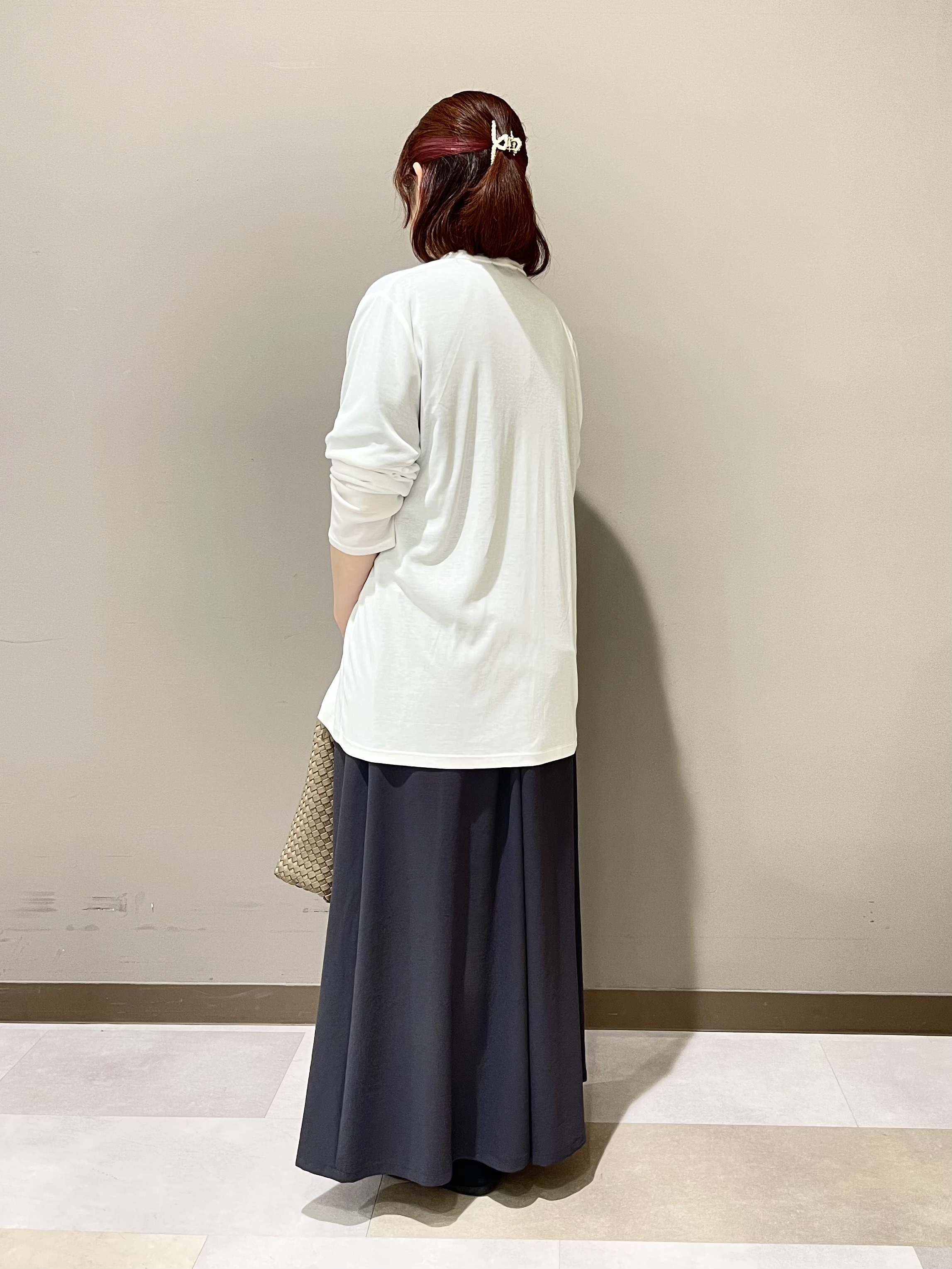 Tomoさんの「UNTITLED｜【UV/接触冷感/セットアップ可】リラクシーキーVネックブラウス」を使ったコーディネート
