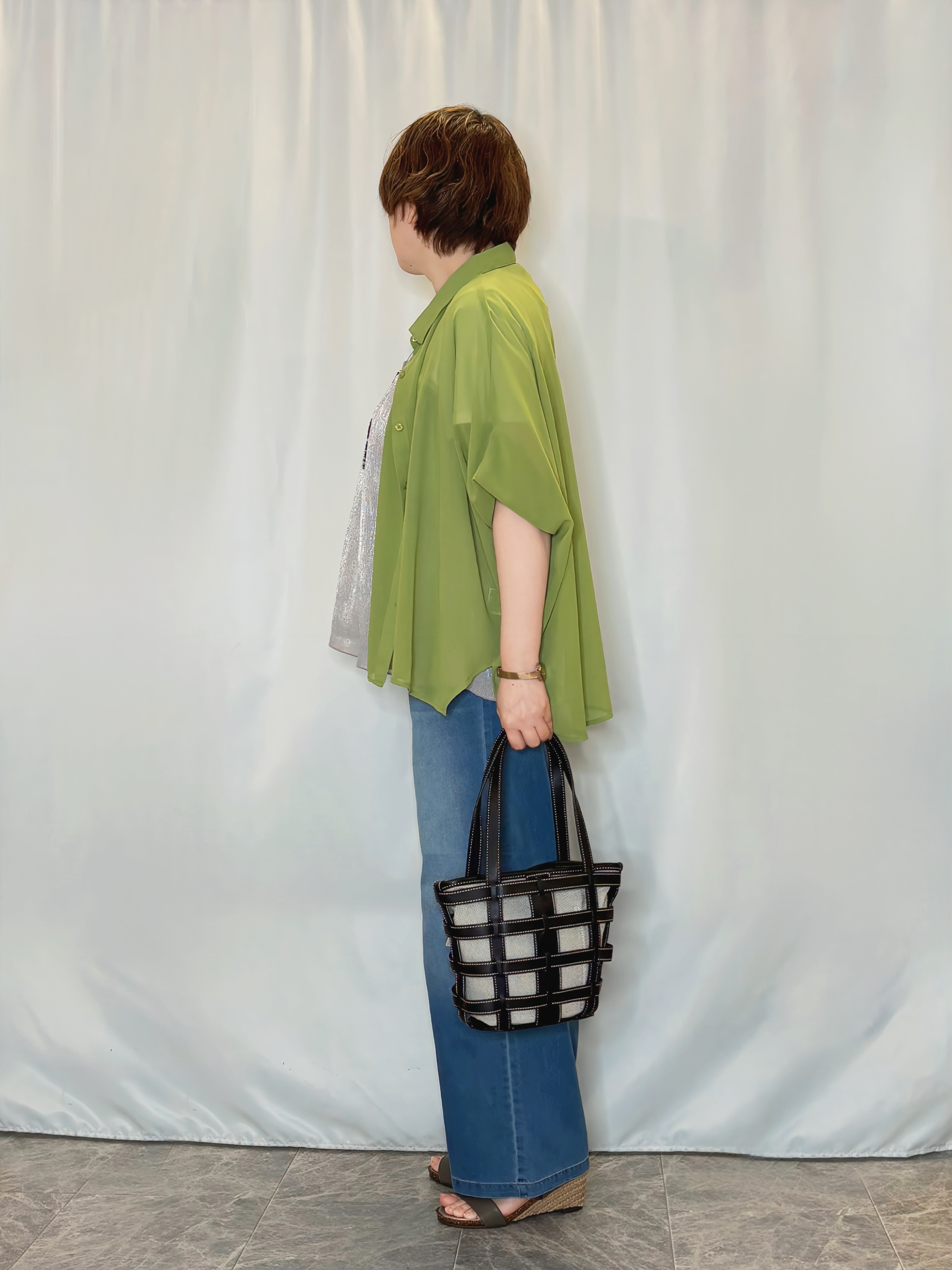 たみさんの「SHOO･LA･RUE｜【洗濯機可/体型カバー】羽織るだけで雰囲気変わる 柄アソート ポンチョ風シアーシャツ」を使ったコーディネート