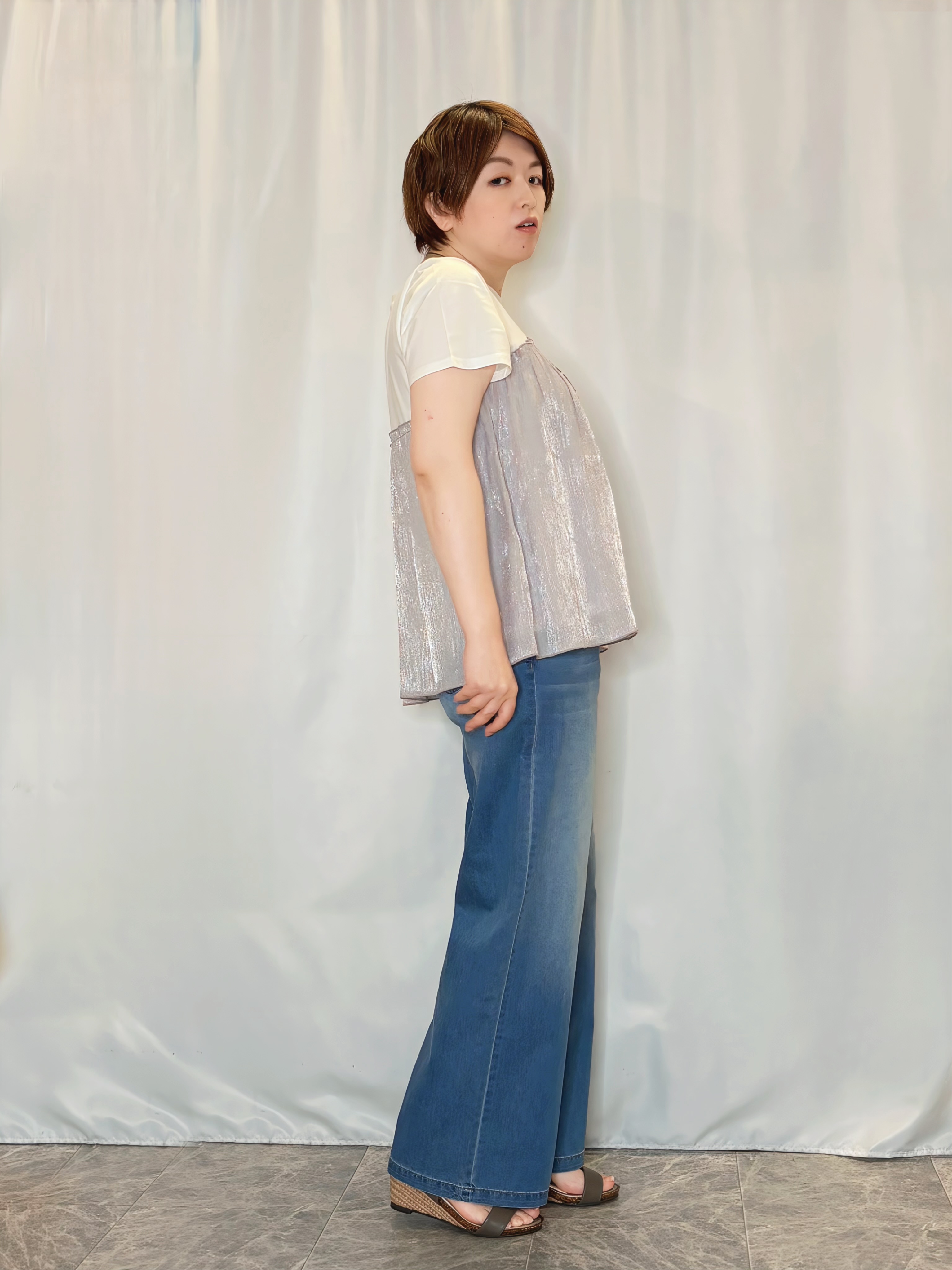 たみさんの「SHOO･LA･RUE｜【洗濯機可/体型カバー】羽織るだけで雰囲気変わる 柄アソート ポンチョ風シアーシャツ」を使ったコーディネート