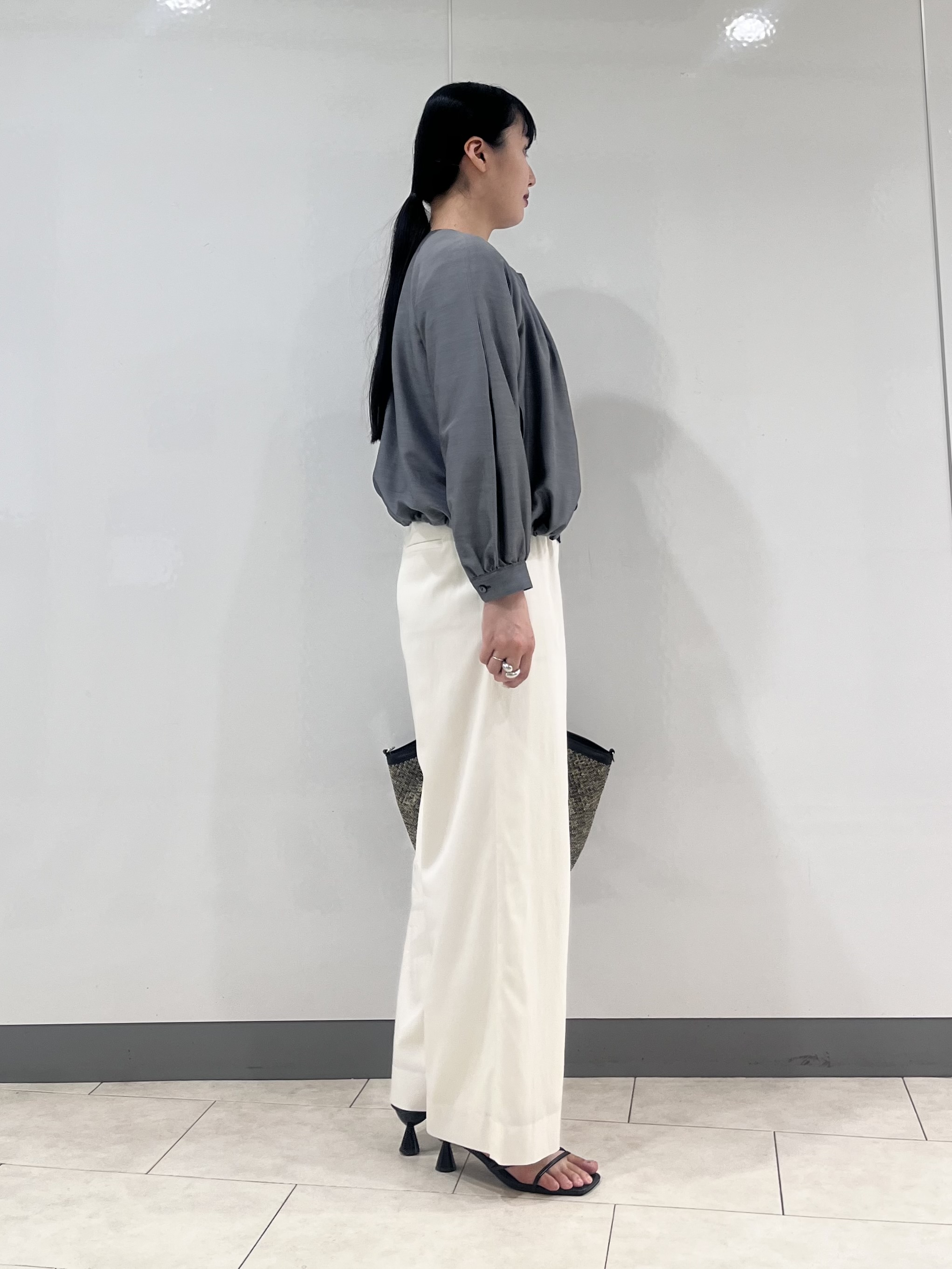hasuさんの「INDIVI｜【洗える／大人シアー】エアリー バルーンブルゾン」を使ったコーディネート