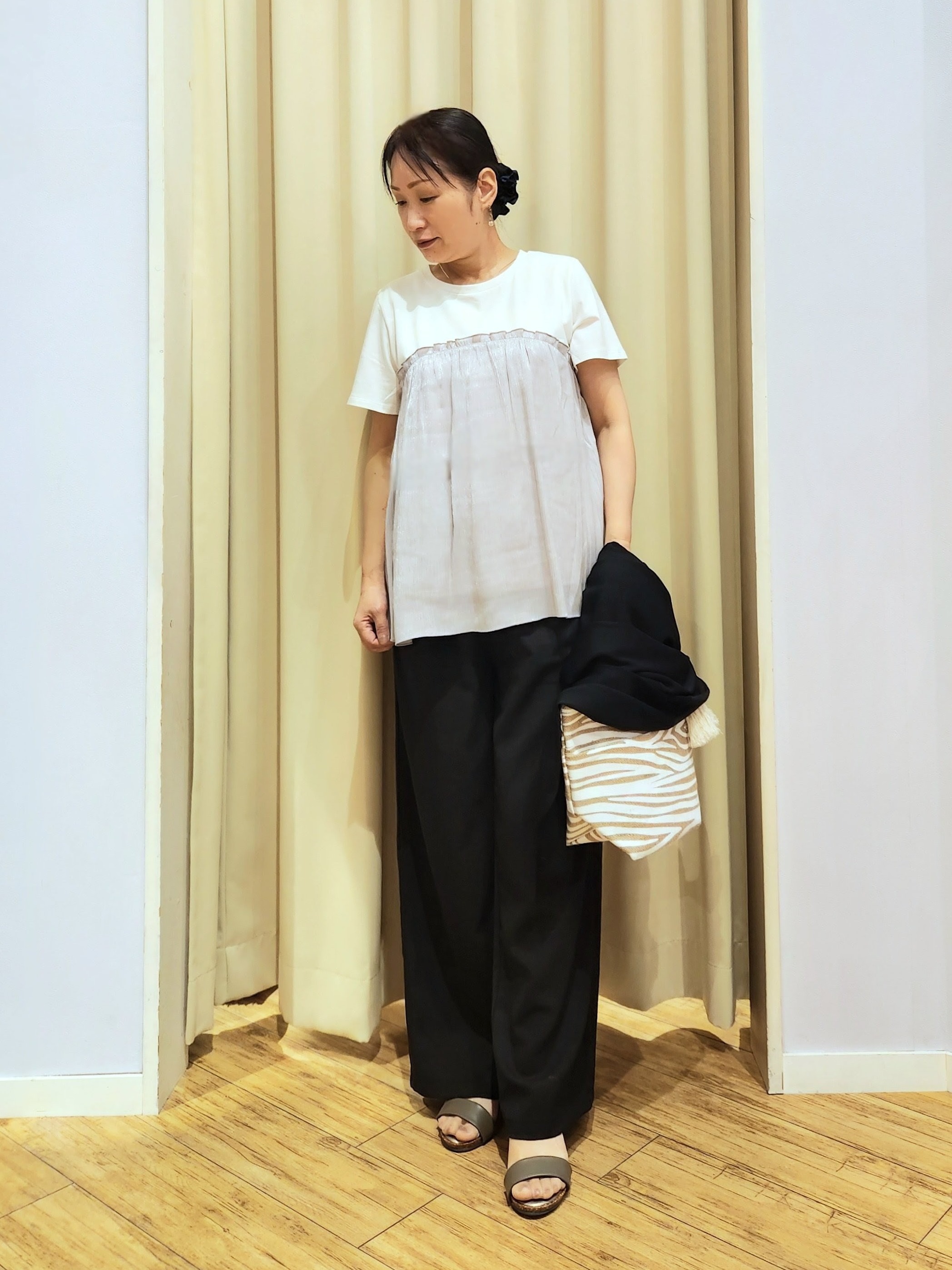 くまさんの「SHOO･LA･RUE｜【体型カバー】1枚でインせず決まる きらきらビスチェ風Tシャツ」を使ったコーディネート