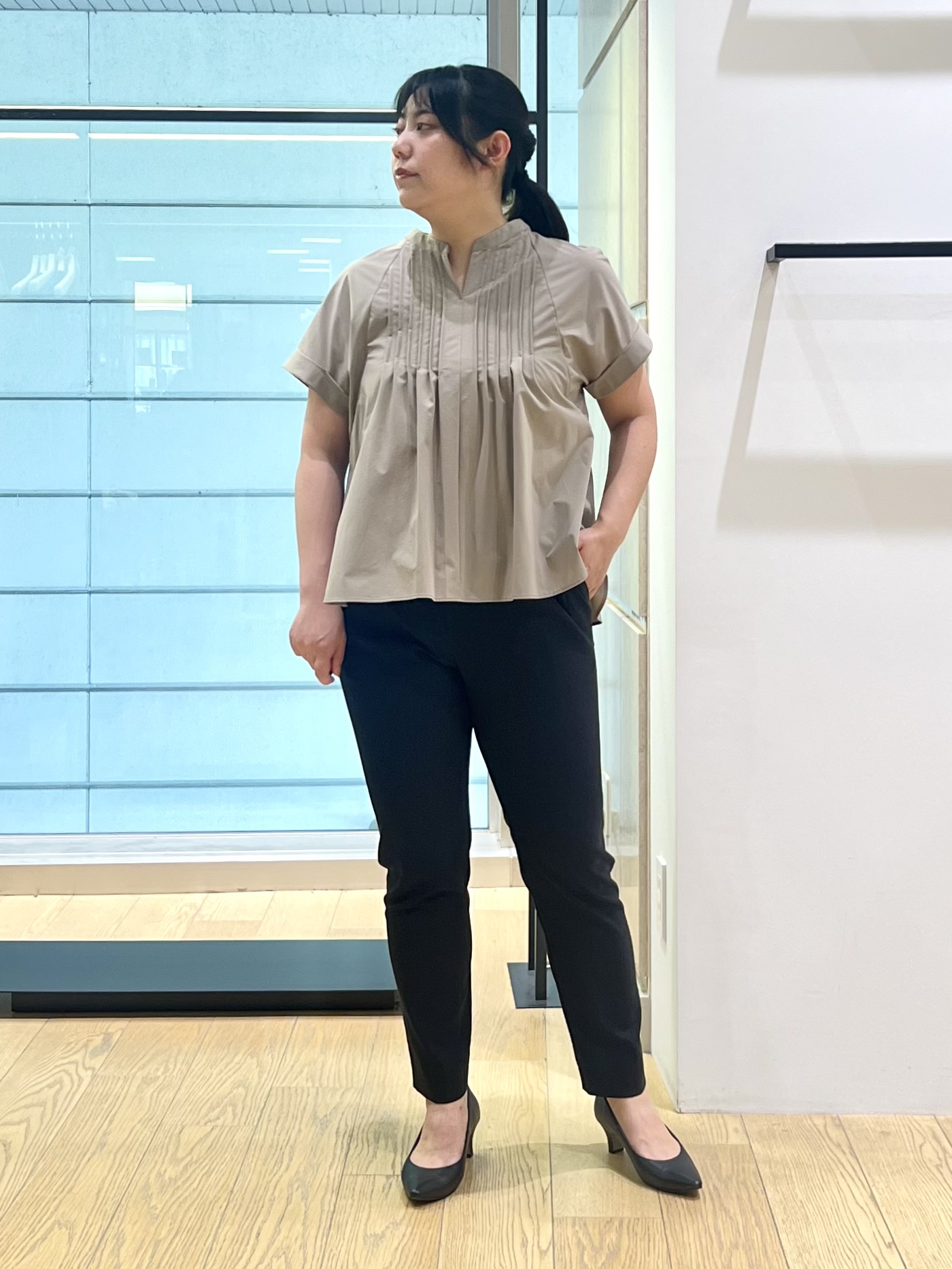 shimaさんの「INDIVI｜【撥水／UVケア／SETUP可能】軽量タックスキッパーブラウス」を使ったコーディネート