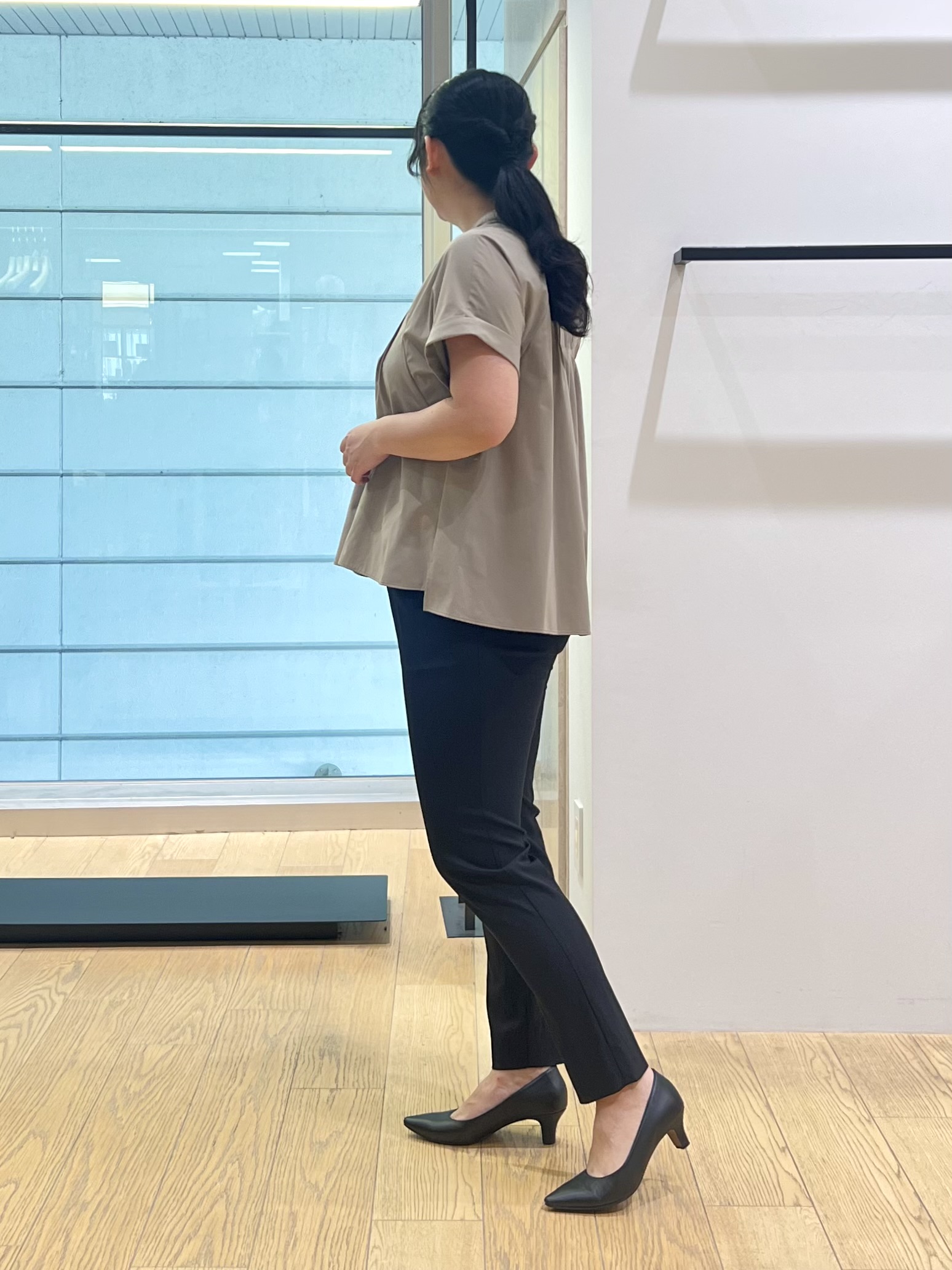 shimaさんの「INDIVI｜【撥水／UVケア／SETUP可能】軽量タックスキッパーブラウス」を使ったコーディネート