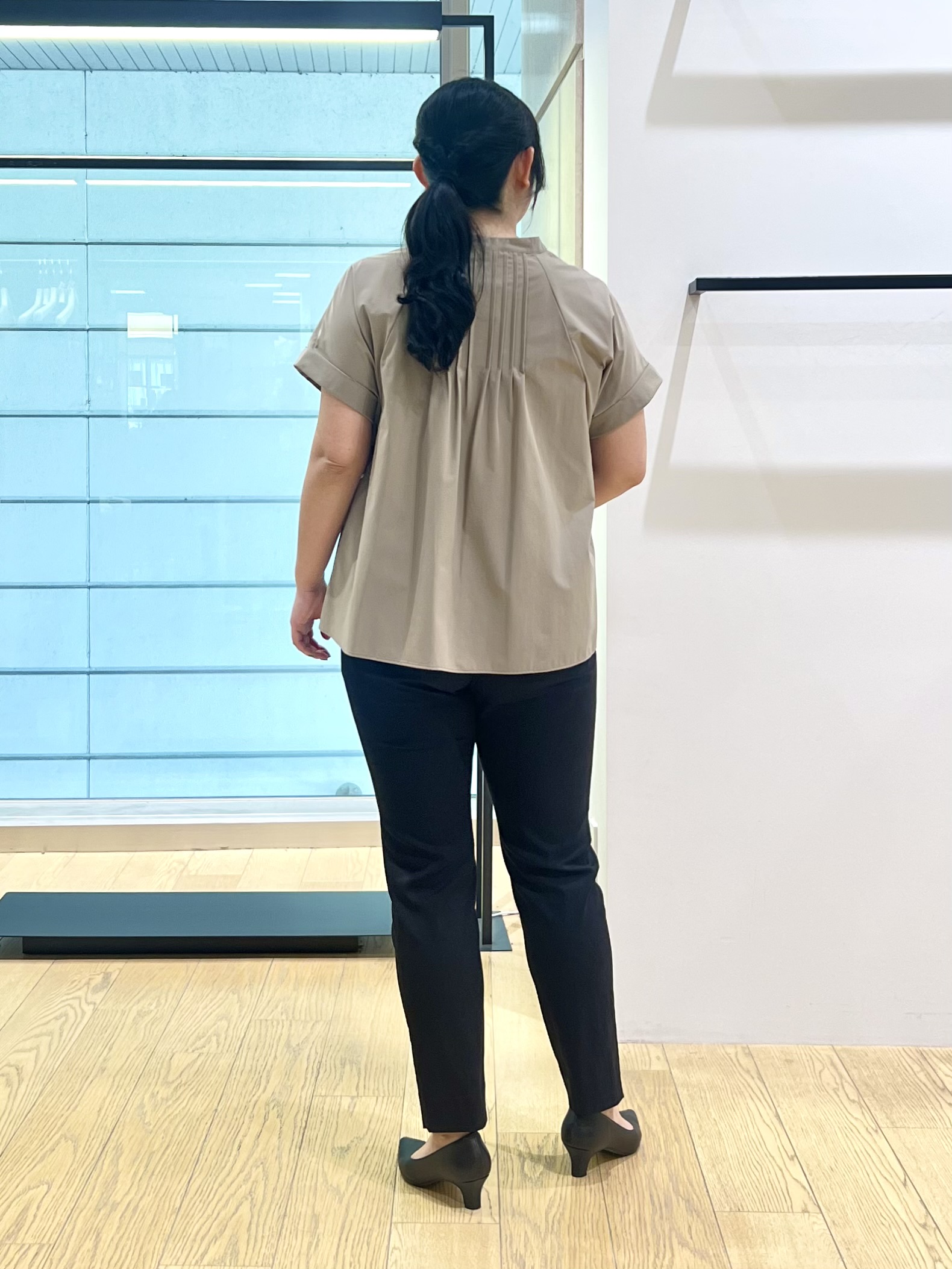 shimaさんの「INDIVI｜【撥水／UVケア／SETUP可能】軽量タックスキッパーブラウス」を使ったコーディネート