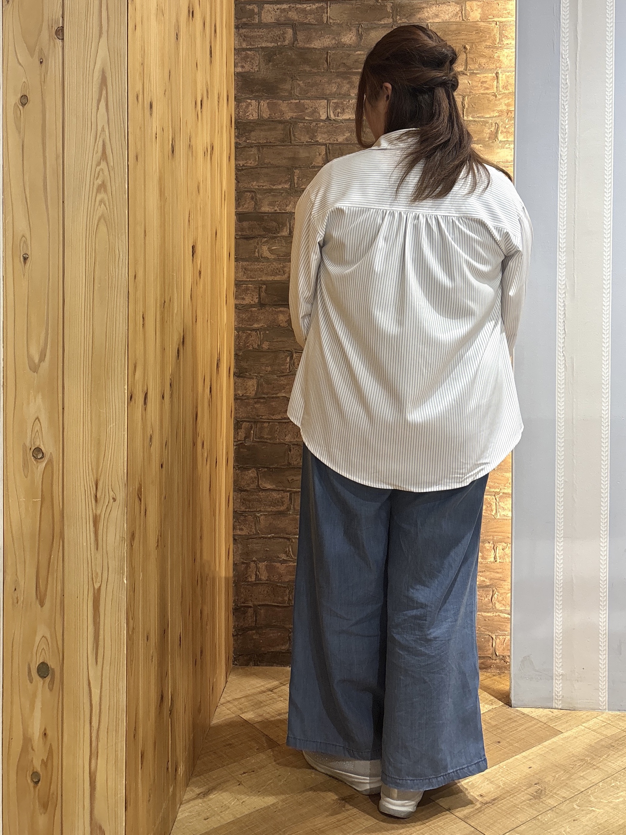 ゆかぴさんの「SHOO･LA･RUE｜【UV/吸水速乾/洗濯後しわになりにくい】ラッシュガードにもなる ストライプシャツ」を使ったコーディネート