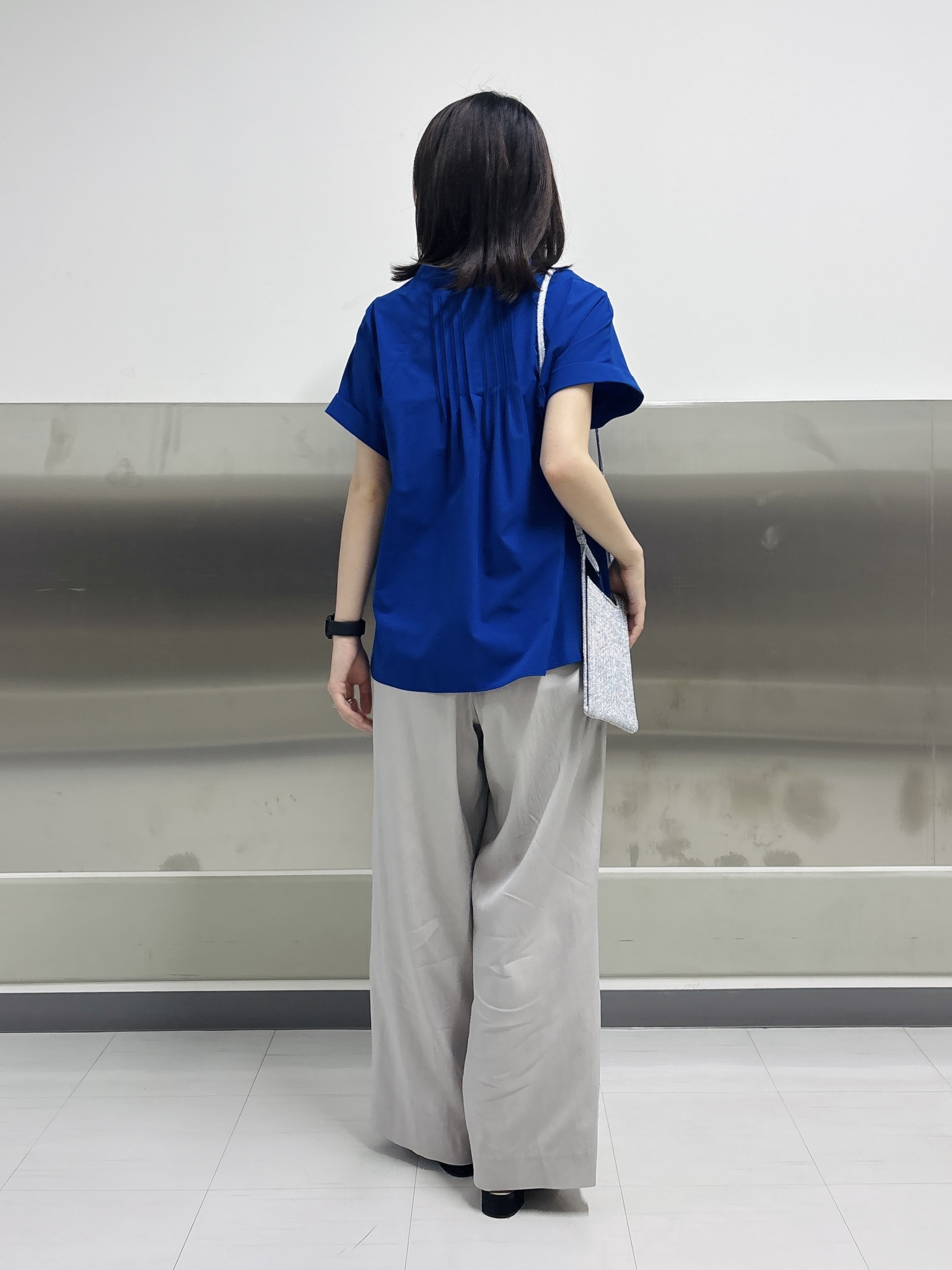 Yoshimiさんの「INDIVI｜【撥水／UVケア／SETUP可能】軽量タックスキッパーブラウス」を使ったコーディネート