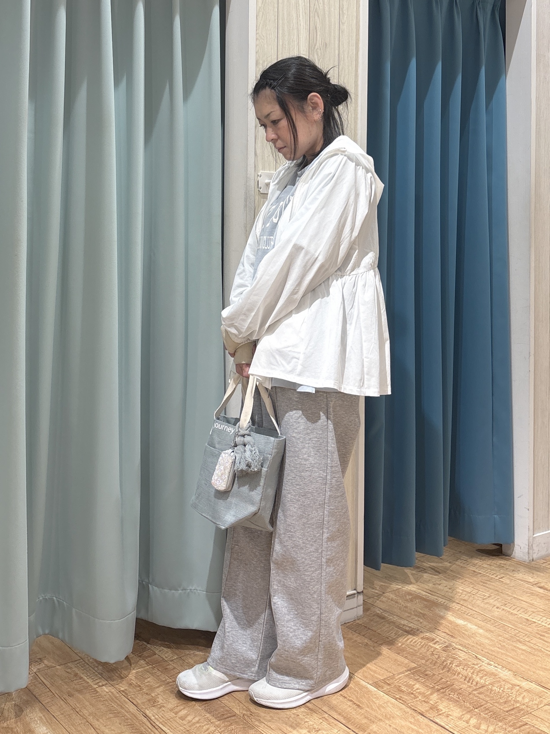 わかさんの「SHOO･LA･RUE｜【S-LL/体型カバー】日焼け対策にも女性らしさを UVカットペプラムパーカ」を使ったコーディネート
